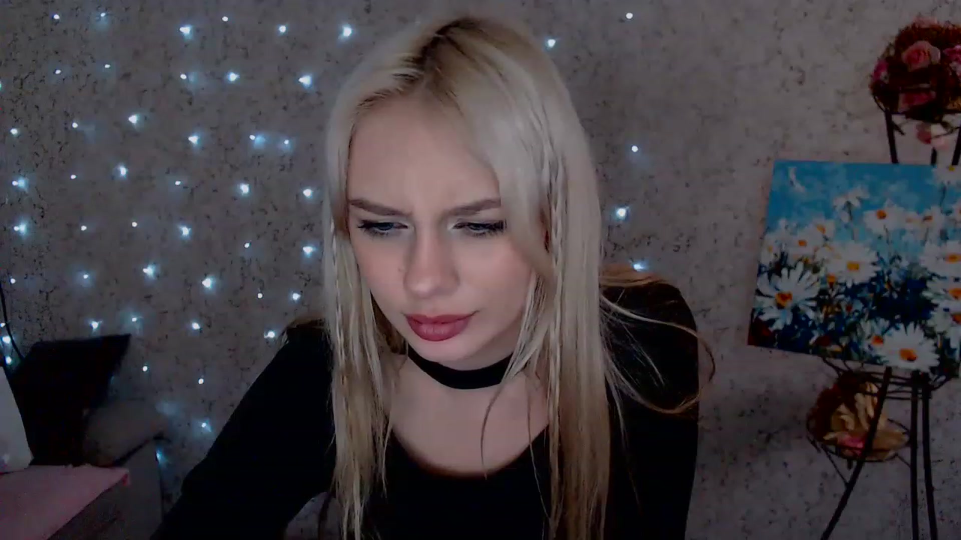 Gallery image thumbnail from Ririma_xo's myfreecams stream on, 03/26/2023, 12:13 image 16 of 20