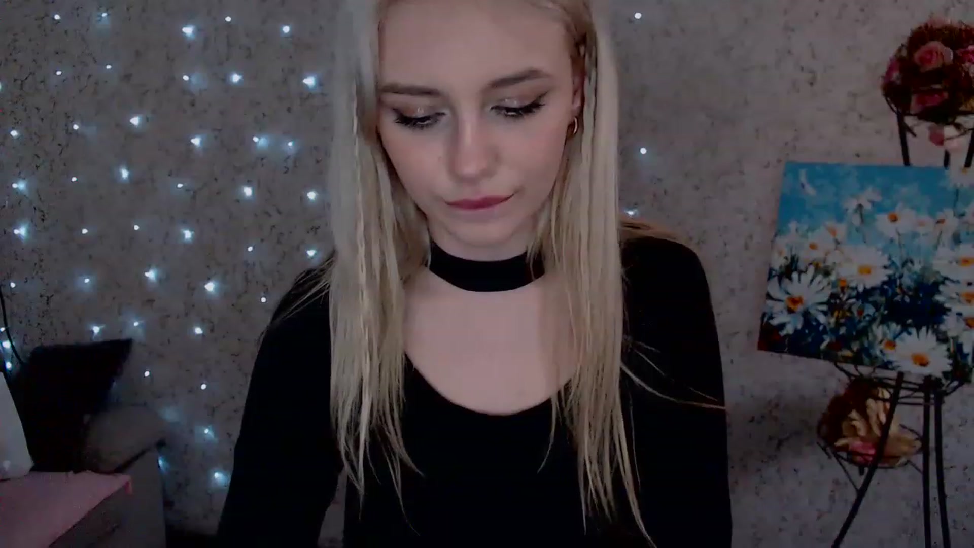 Gallery image thumbnail from Ririma_xo's myfreecams stream on, 03/26/2023, 12:13 image 17 of 20