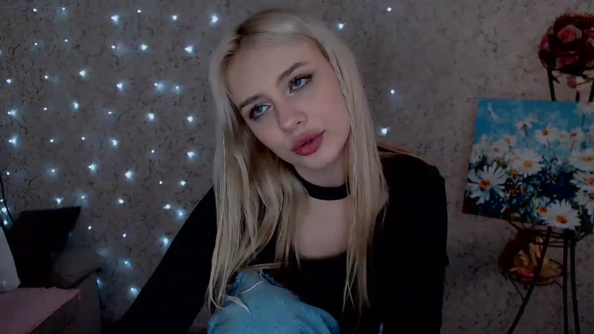 Gallery image thumbnail from Ririma_xo's myfreecams stream on, 03/26/2023, 12:13 image 20 of 20