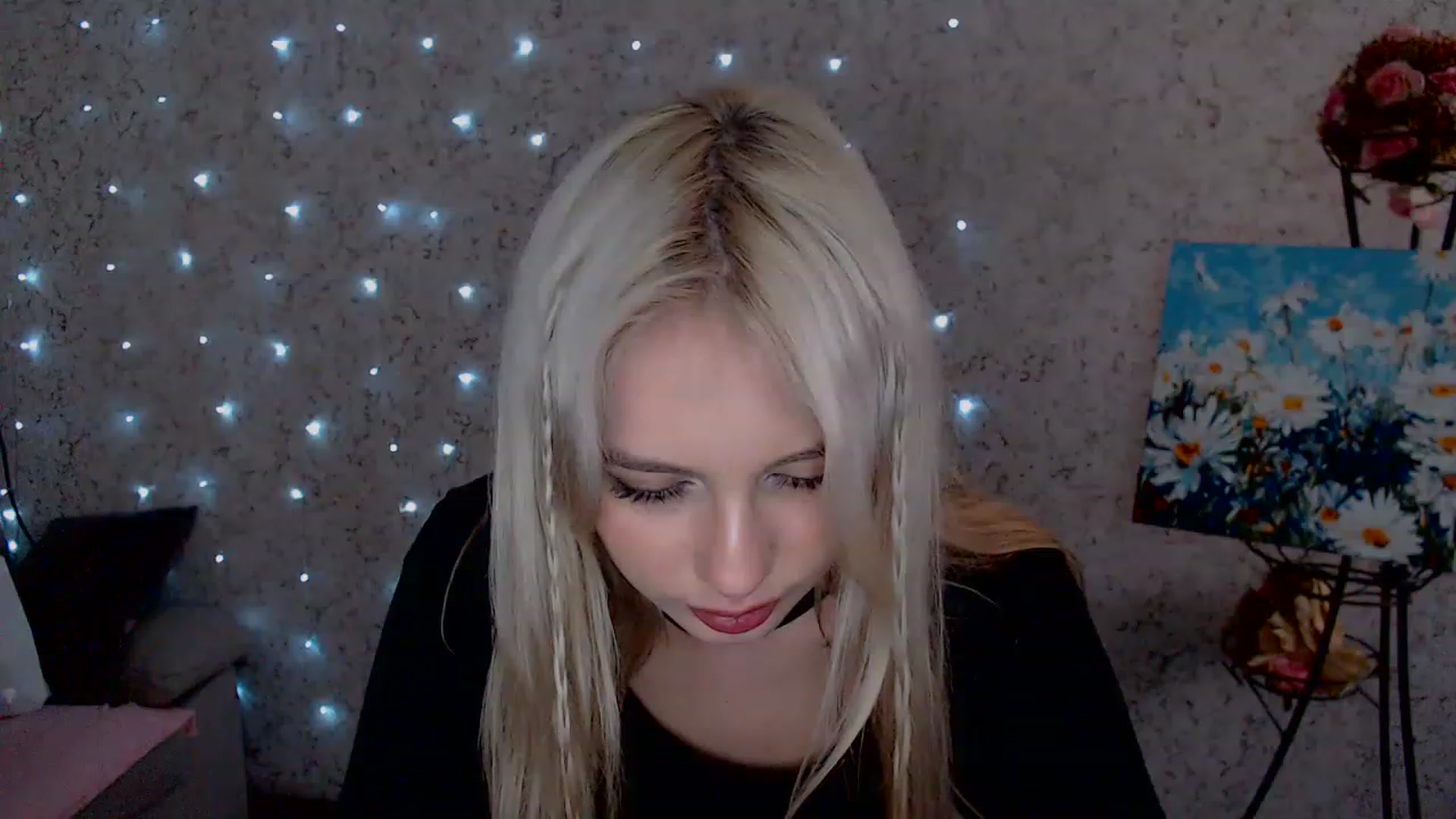 Gallery image thumbnail from Ririma_xo's myfreecams stream on, 03/26/2023, 12:13 image 19 of 20