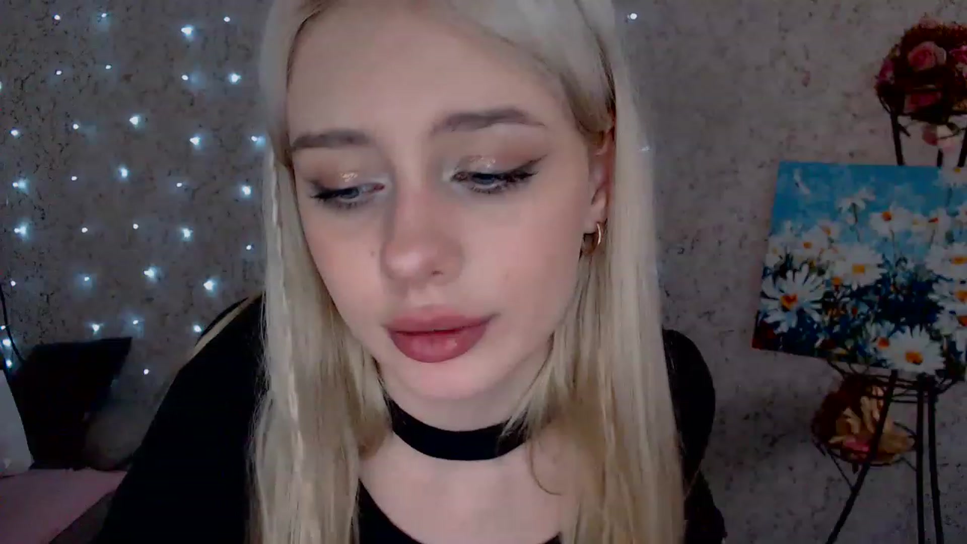 Gallery image thumbnail from Ririma_xo's myfreecams stream on, 03/26/2023, 12:13 image 15 of 20