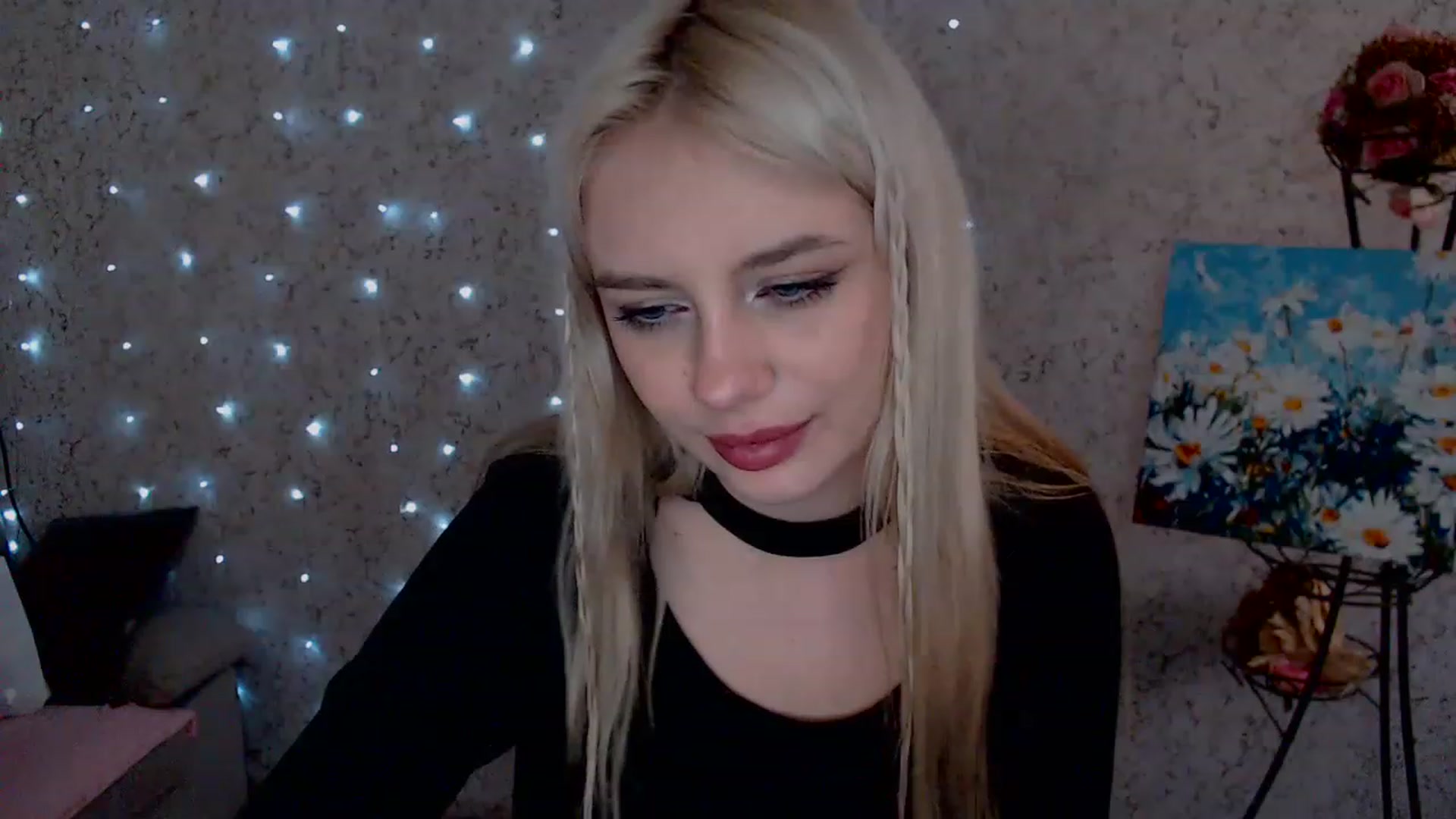 Gallery image thumbnail from Ririma_xo's myfreecams stream on, 03/26/2023, 12:13 image 13 of 20