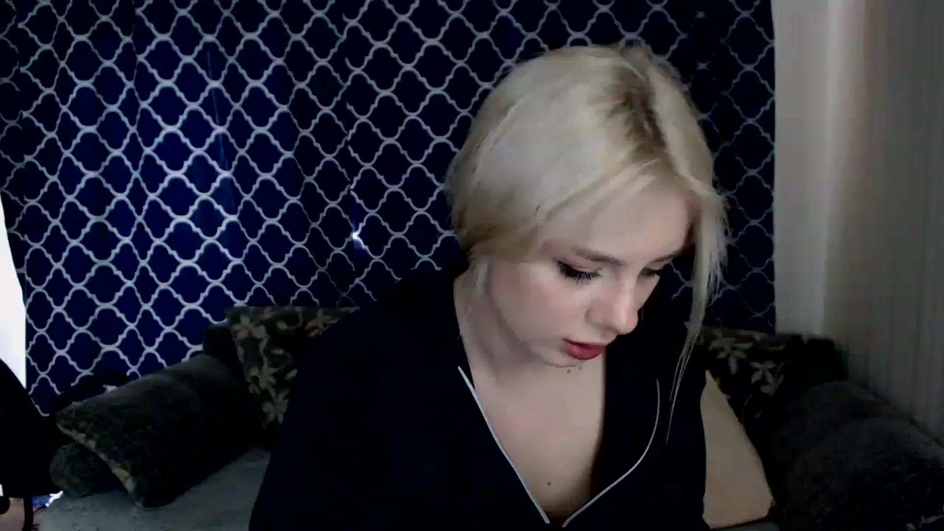 Gallery image thumbnail from Ririma_xo's myfreecams stream on, 04/04/2023, 09:21 image 16 of 20