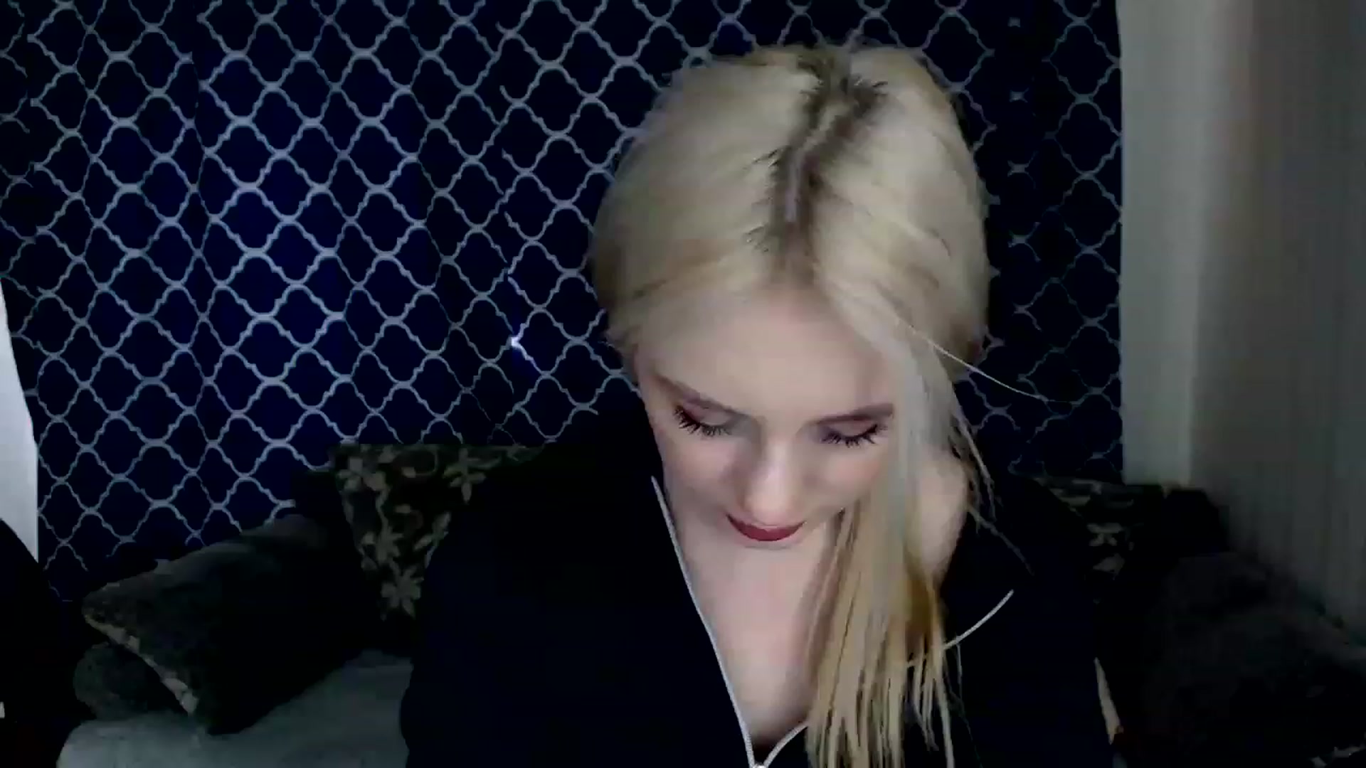 Gallery image thumbnail from Ririma_xo's myfreecams stream on, 04/04/2023, 09:21 image 11 of 20