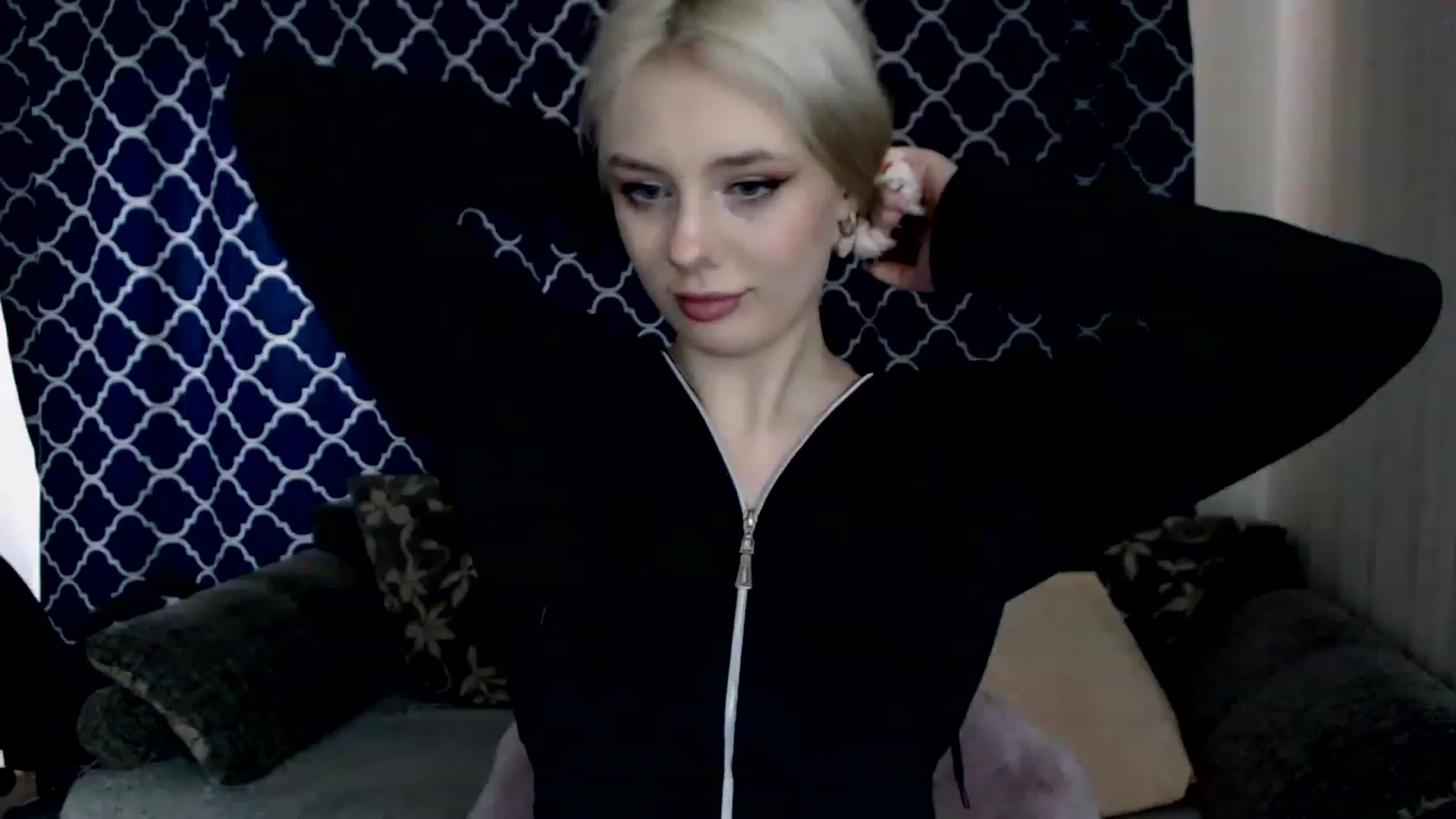 Gallery image thumbnail from Ririma_xo's myfreecams stream on, 04/04/2023, 09:21 image 1 of 20