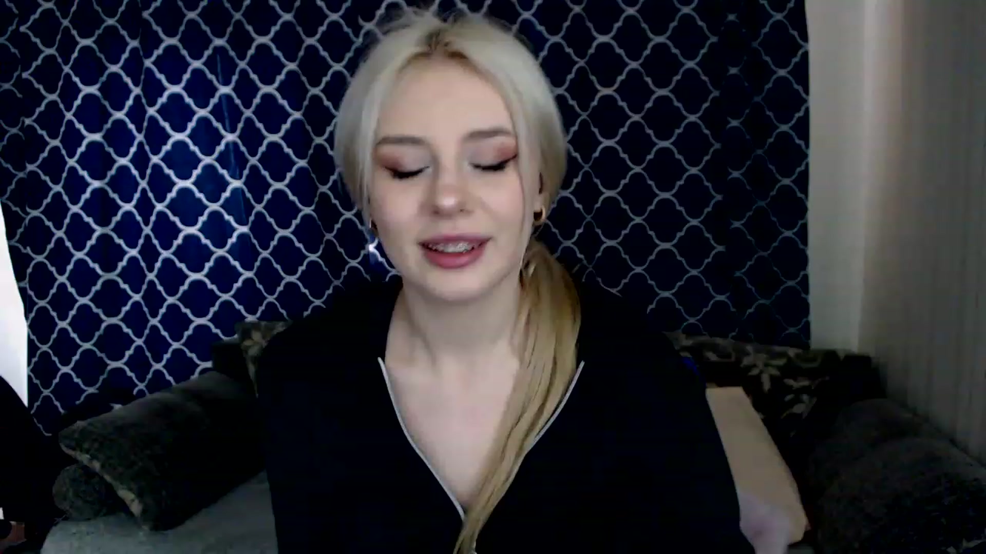 Gallery image thumbnail from Ririma_xo's myfreecams stream on, 04/04/2023, 09:21 image 2 of 20