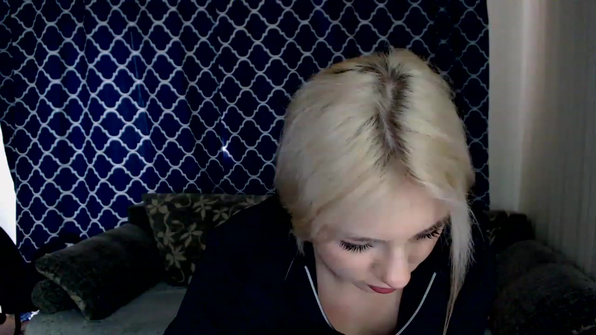 Gallery image thumbnail from Ririma_xo's myfreecams stream on, 04/04/2023, 09:21 image 17 of 20