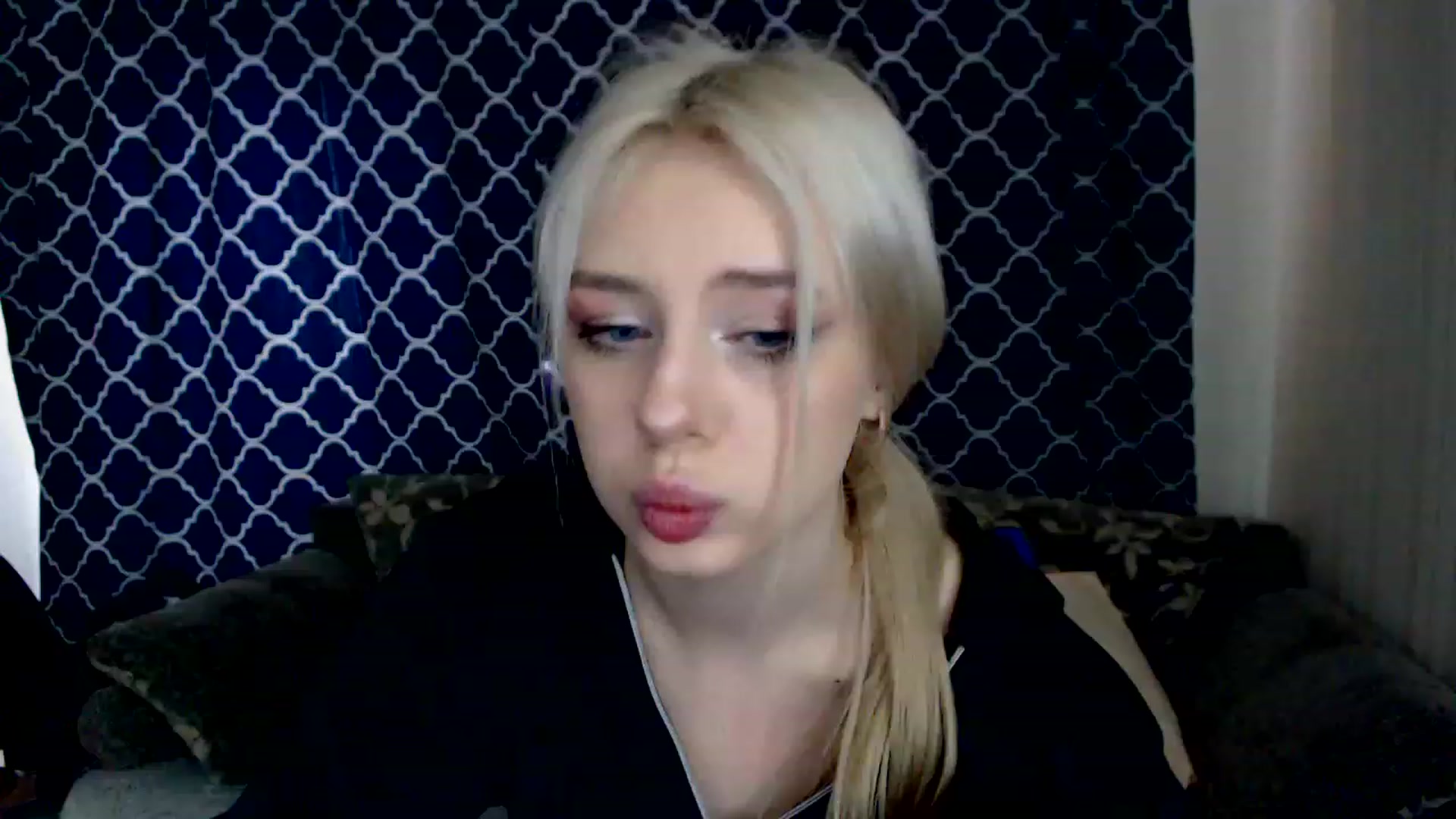 Gallery image thumbnail from Ririma_xo's myfreecams stream on, 04/04/2023, 09:21 image 3 of 20