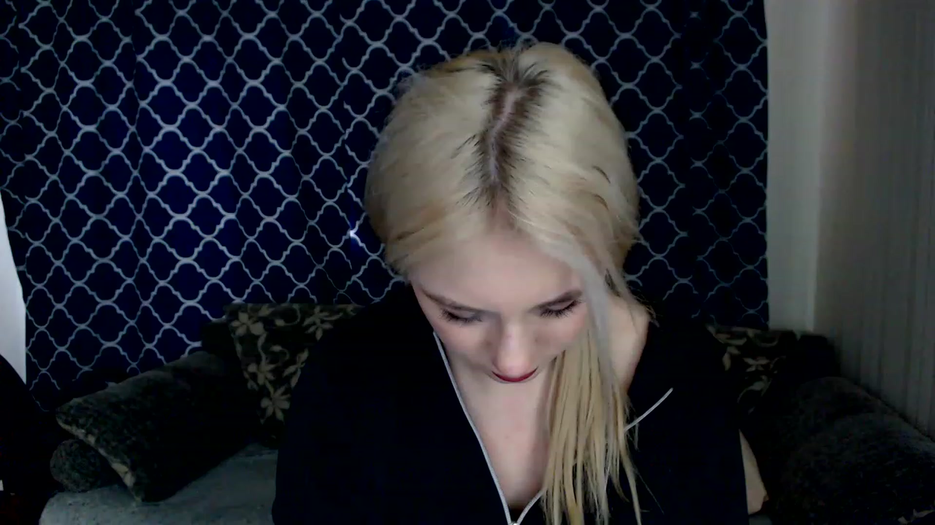 Gallery image thumbnail from Ririma_xo's myfreecams stream on, 04/04/2023, 09:21 image 10 of 20