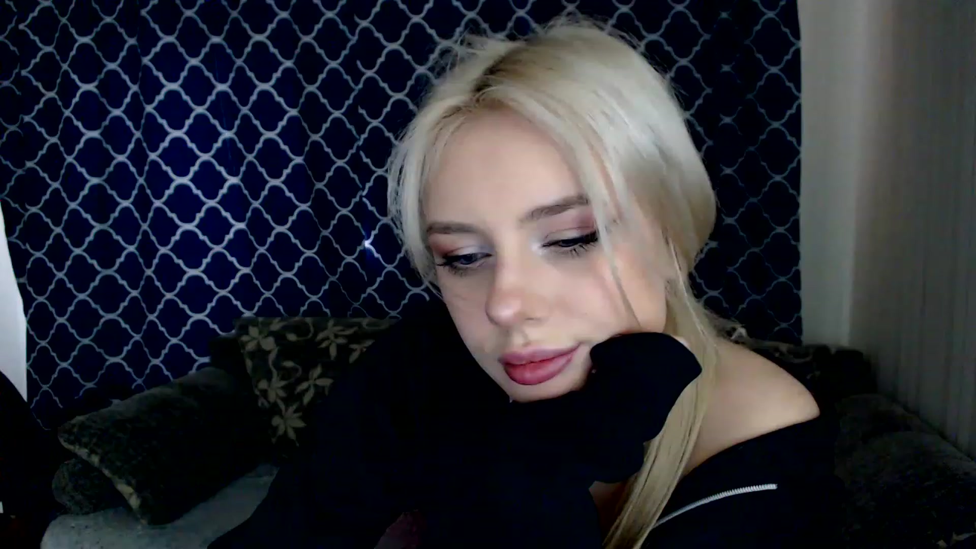 Gallery image thumbnail from Ririma_xo's myfreecams stream on, 04/04/2023, 09:21 image 7 of 20