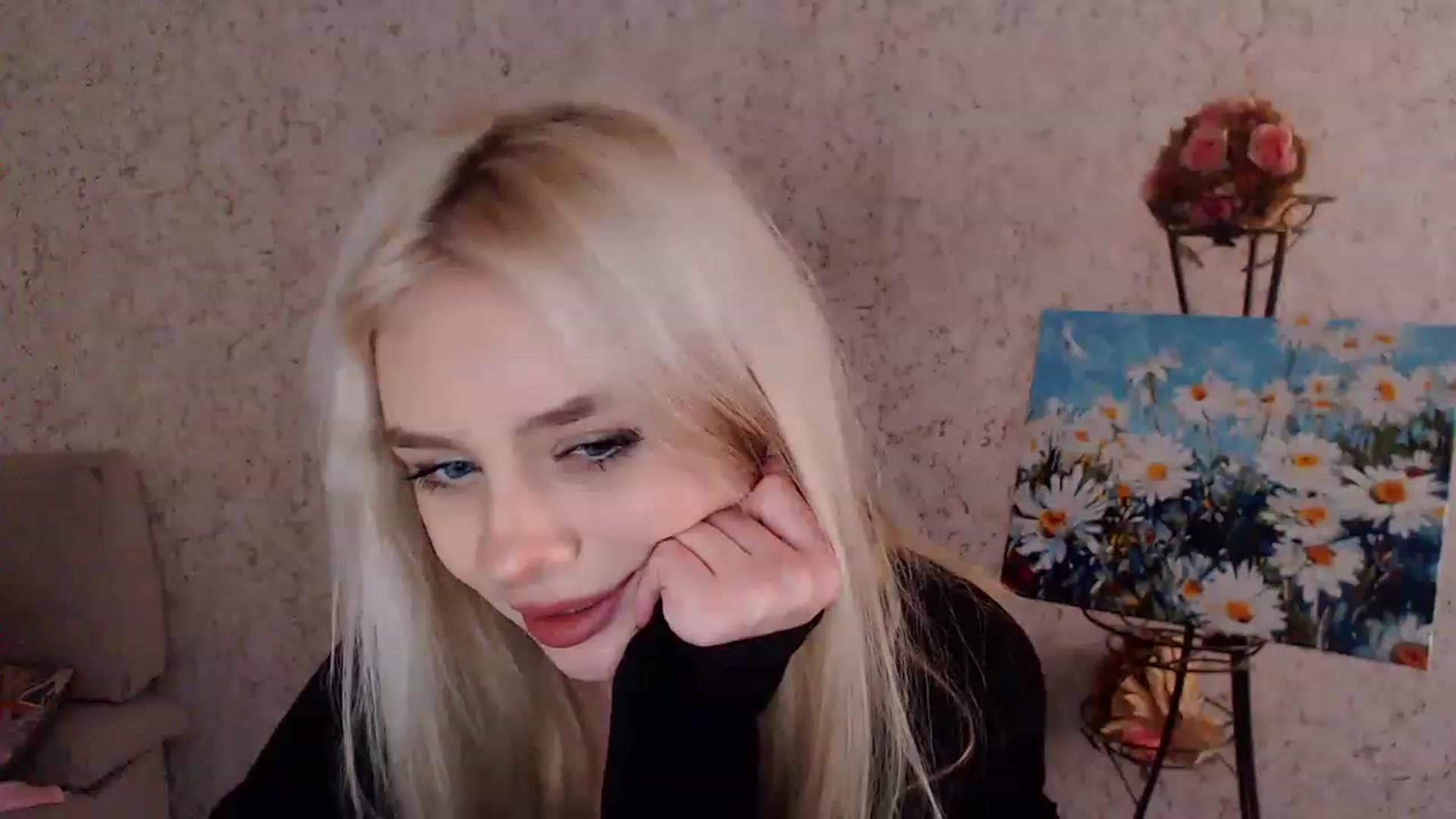 Gallery image thumbnail from Ririma_xo's myfreecams stream on, 04/06/2023, 12:16 image 14 of 20
