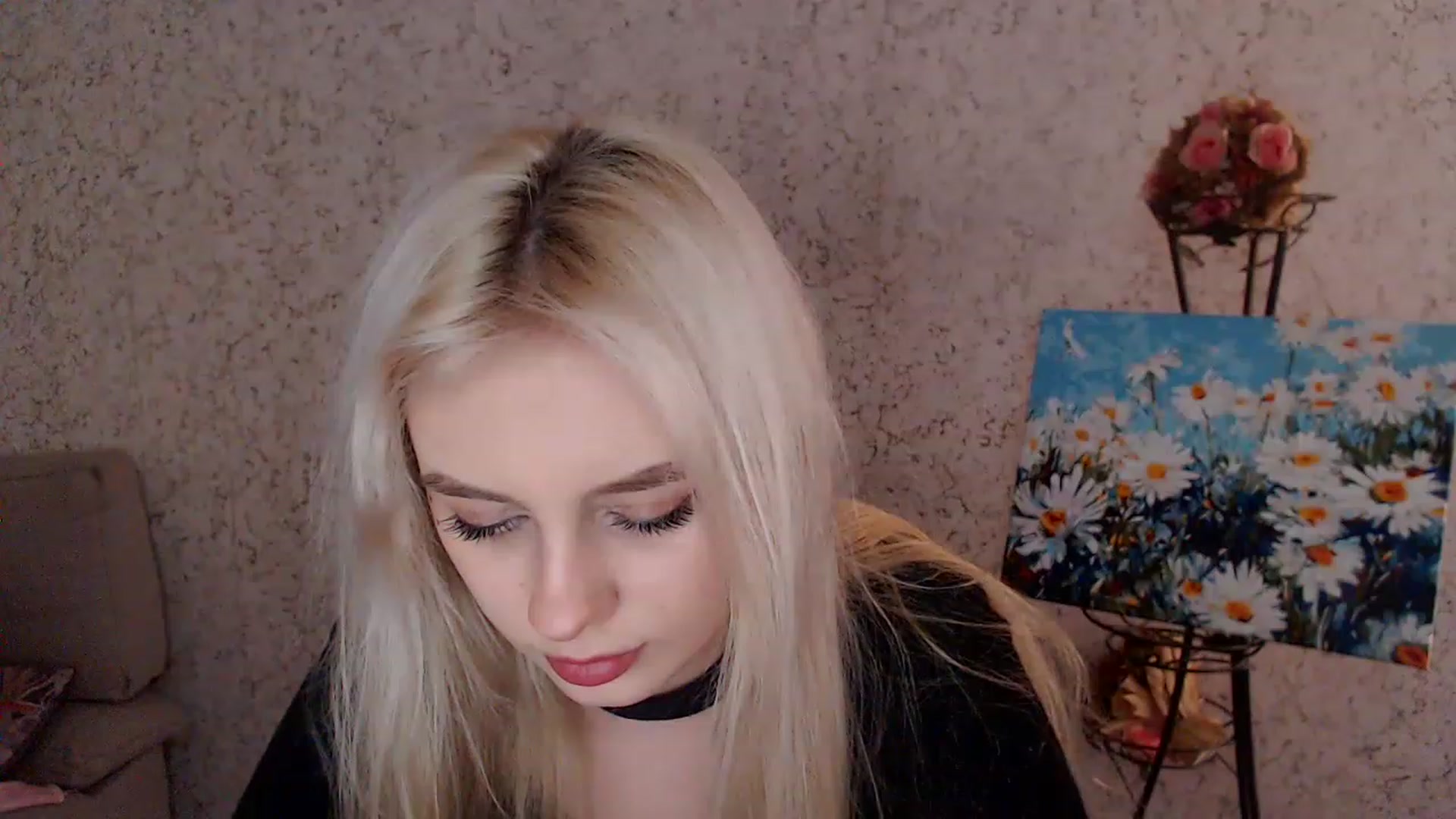 Gallery image thumbnail from Ririma_xo's myfreecams stream on, 04/06/2023, 12:16 image 12 of 20