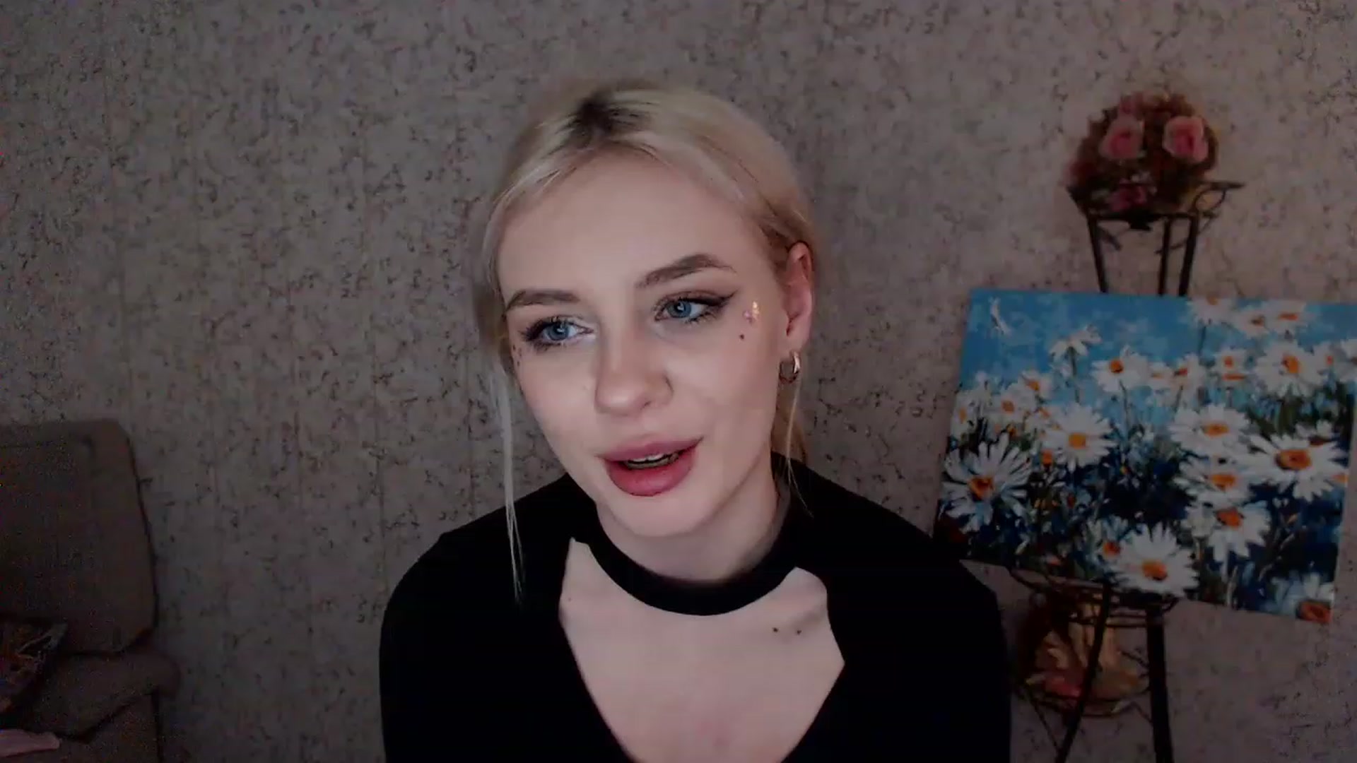 Gallery image thumbnail from Ririma_xo's myfreecams stream on, 04/06/2023, 12:16 image 3 of 20