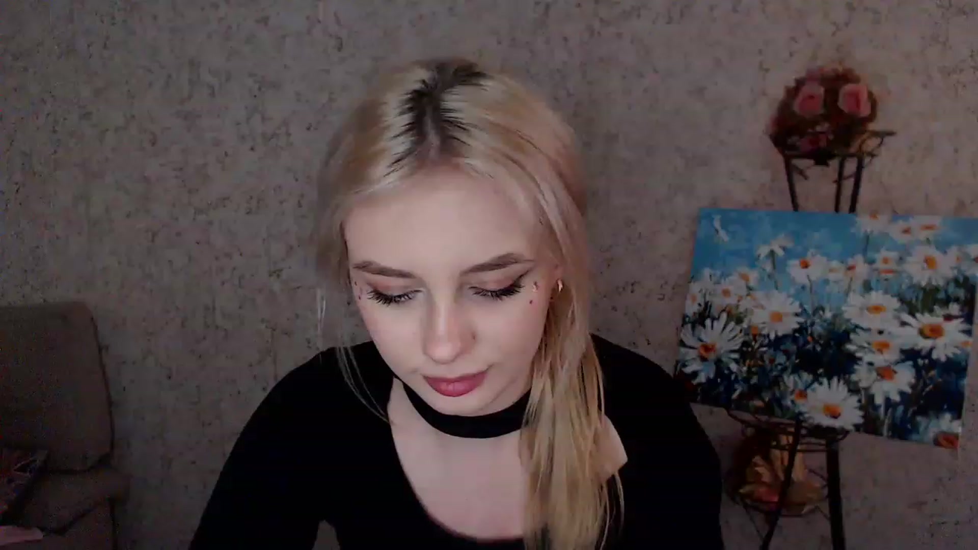 Gallery image thumbnail from Ririma_xo's myfreecams stream on, 04/06/2023, 12:16 image 2 of 20