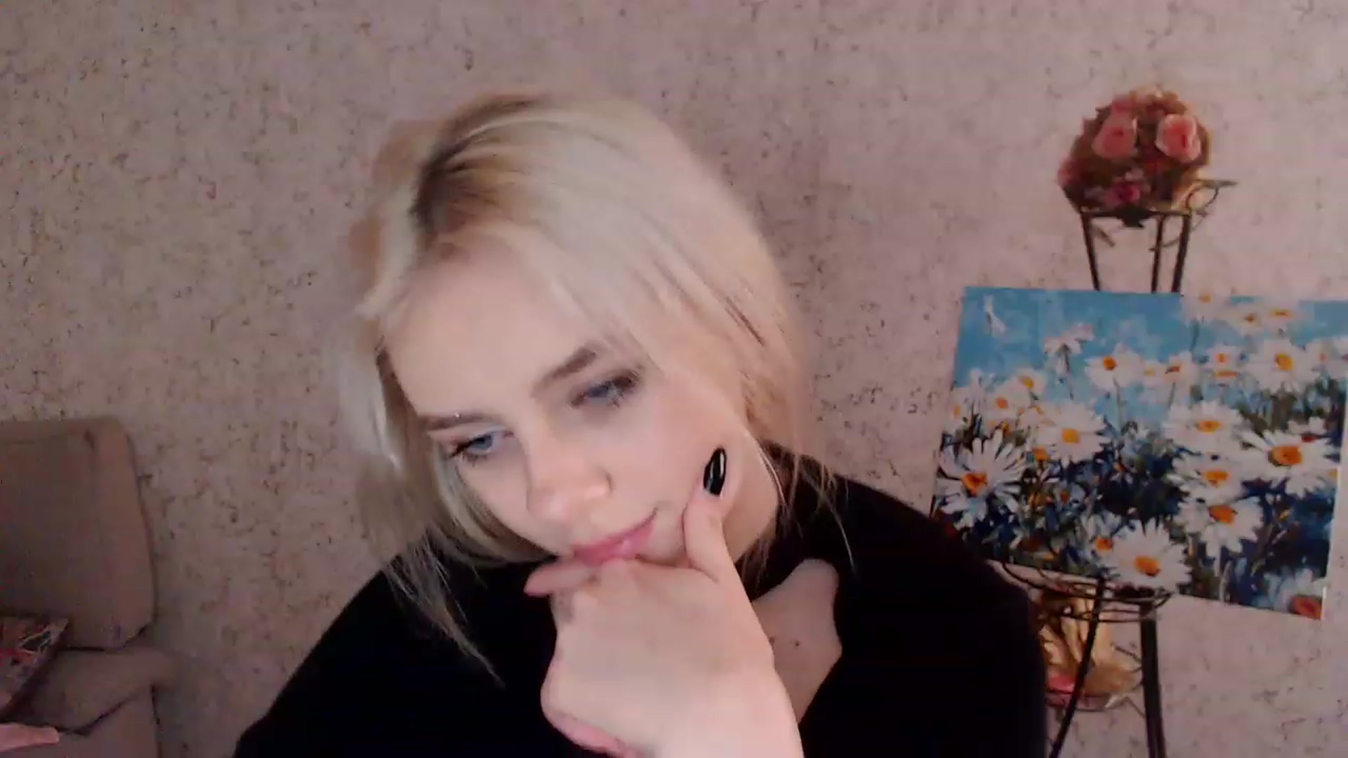 Gallery image thumbnail from Ririma_xo's myfreecams stream on, 04/06/2023, 12:16 image 7 of 20