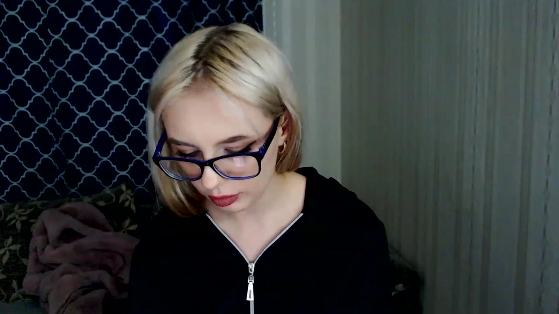 Gallery image thumbnail from Ririma_xo's myfreecams stream on, 04/09/2023, 15:42 image 16 of 20