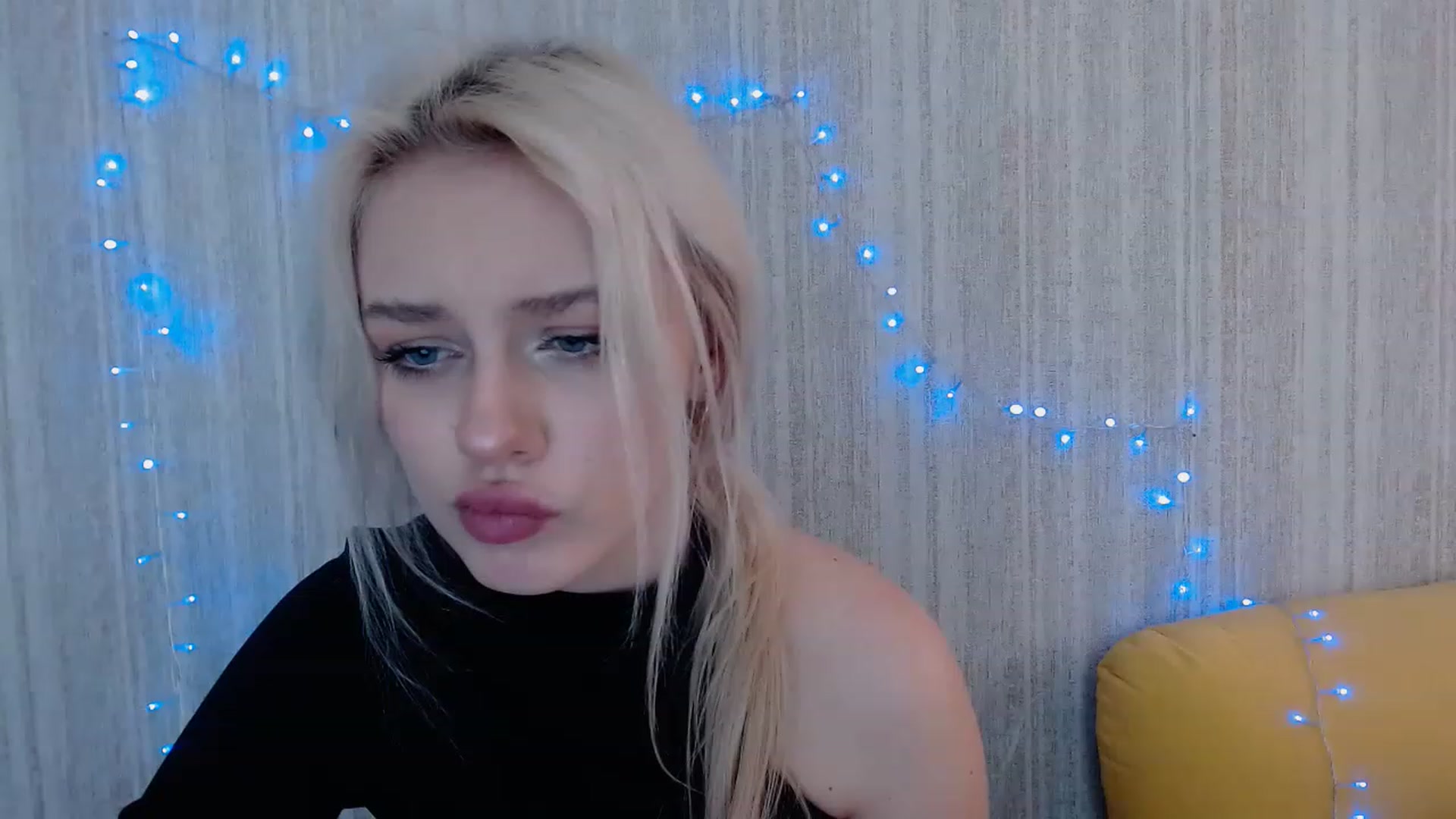 Gallery image thumbnail from Ririma_xo's myfreecams stream on, 04/18/2023, 11:37 image 3 of 20