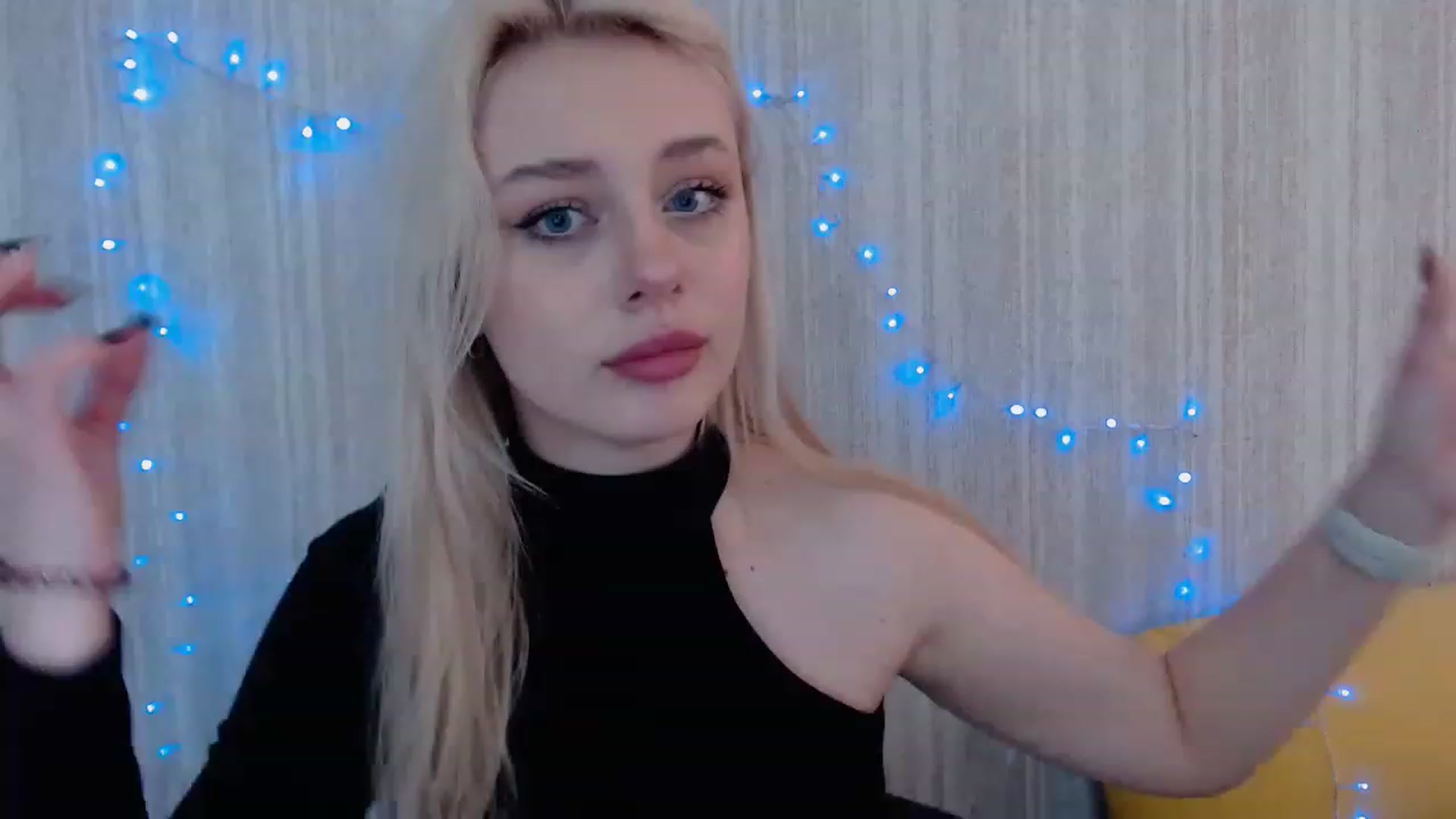 Gallery image thumbnail from Ririma_xo's myfreecams stream on, 04/18/2023, 11:37 image 4 of 20