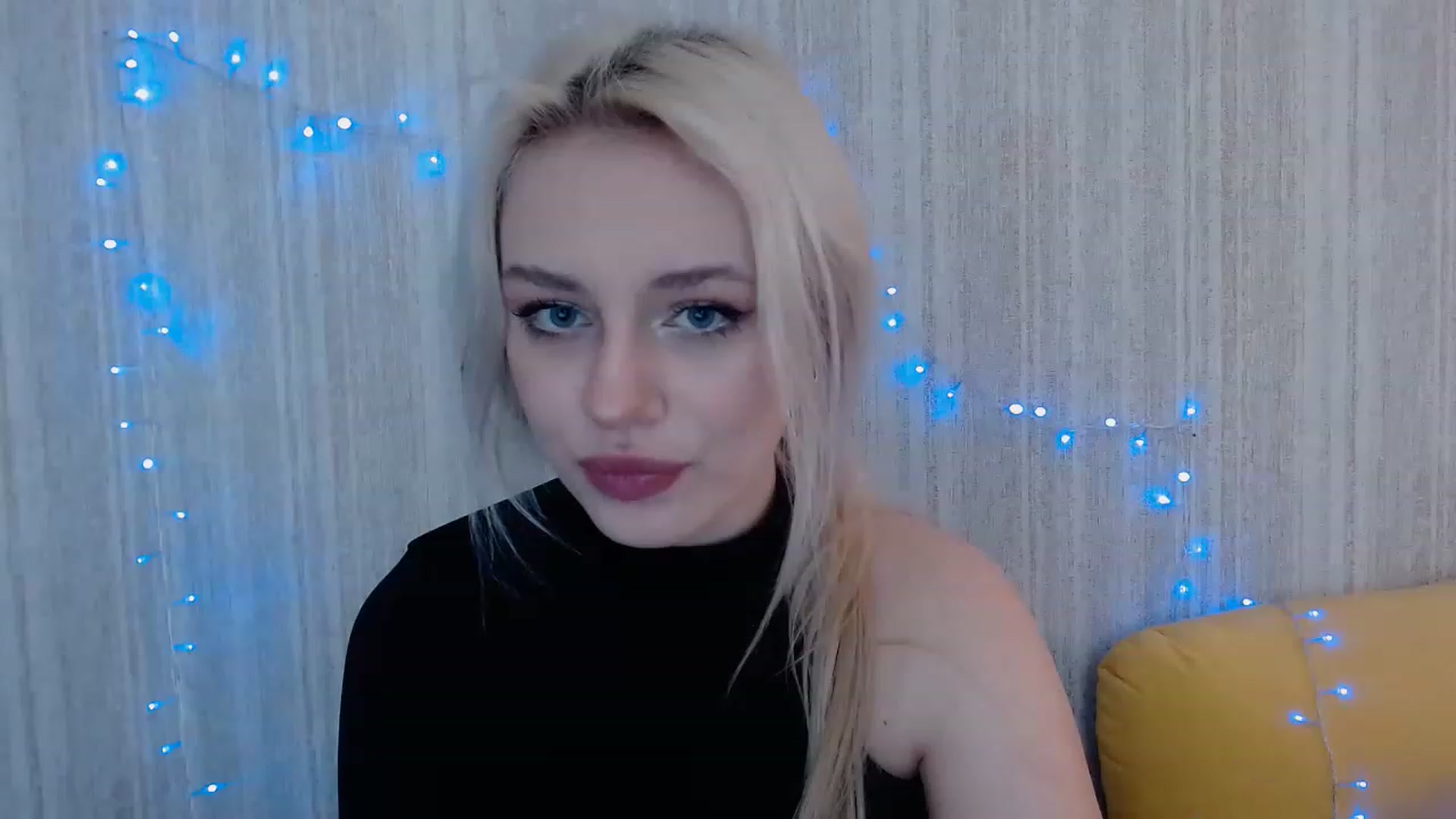 Gallery image thumbnail from Ririma_xo's myfreecams stream on, 04/18/2023, 11:37 image 2 of 20