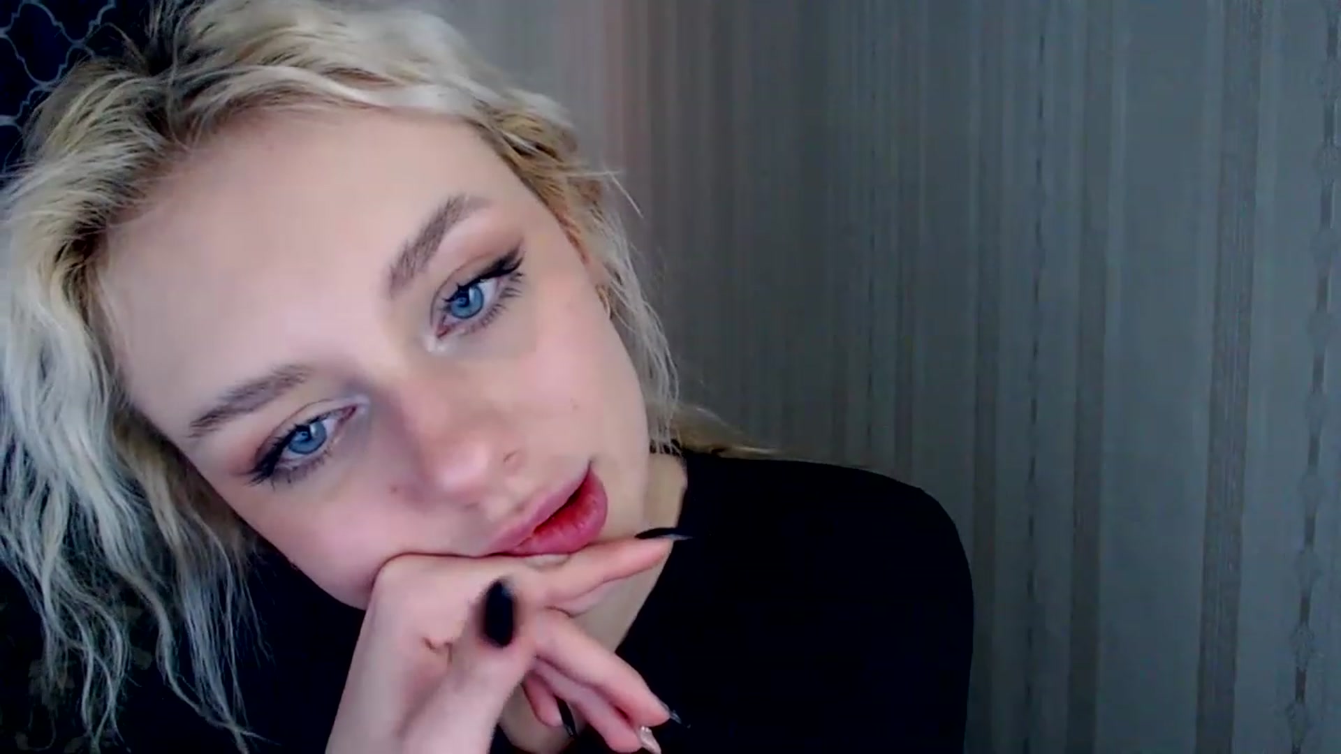Gallery image thumbnail from Ririma_xo's myfreecams stream on, 04/19/2023, 12:10 image 13 of 20