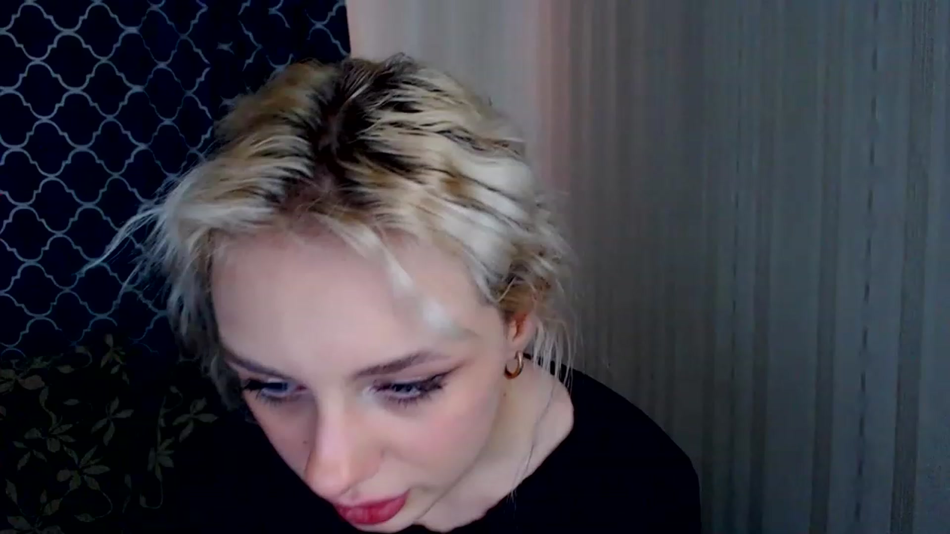 Gallery image thumbnail from Ririma_xo's myfreecams stream on, 04/19/2023, 12:10 image 4 of 20