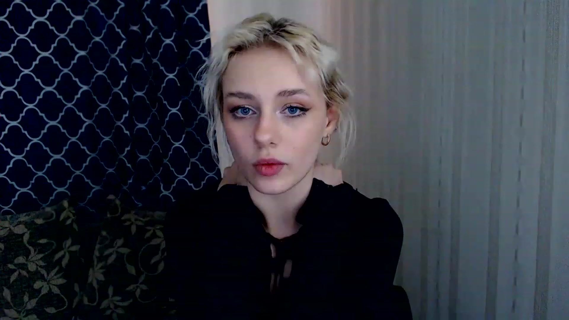 Gallery image thumbnail from Ririma_xo's myfreecams stream on, 04/19/2023, 12:10 image 3 of 20