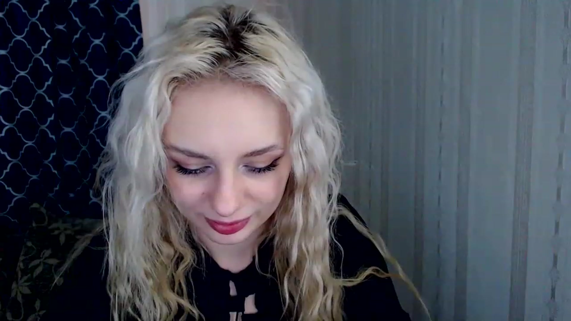 Gallery image thumbnail from Ririma_xo's myfreecams stream on, 04/19/2023, 12:10 image 17 of 20