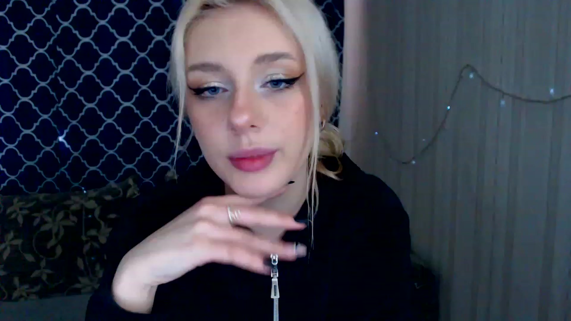 Gallery image thumbnail from Ririma_xo's myfreecams stream on, 04/22/2023, 09:16 image 16 of 20