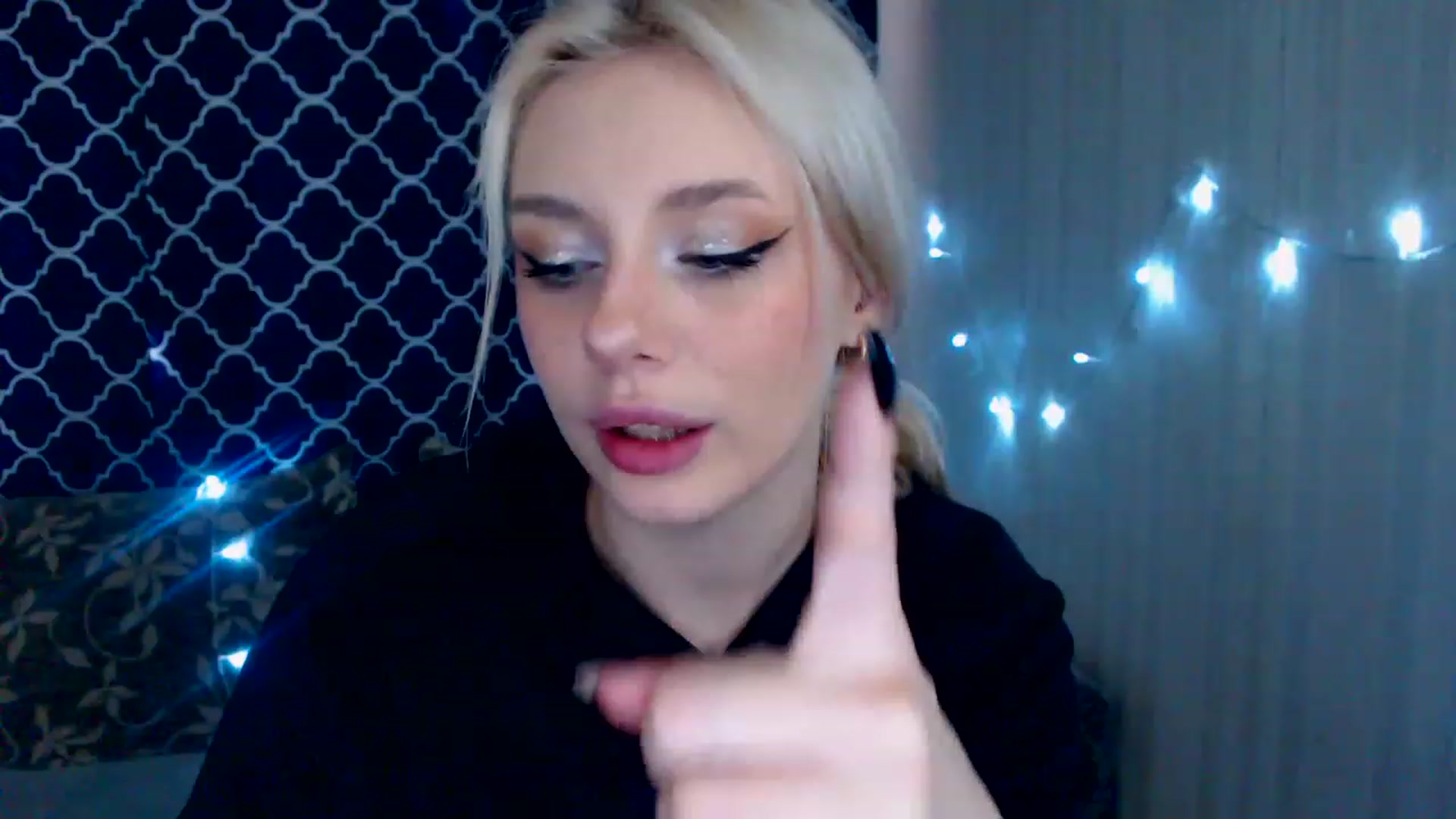 Gallery image thumbnail from Ririma_xo's myfreecams stream on, 04/22/2023, 09:16 image 18 of 20