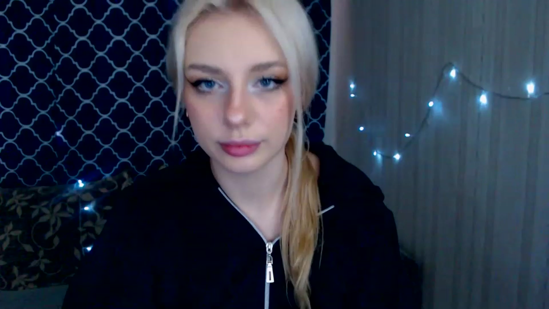 Gallery image thumbnail from Ririma_xo's myfreecams stream on, 04/22/2023, 09:16 image 10 of 20
