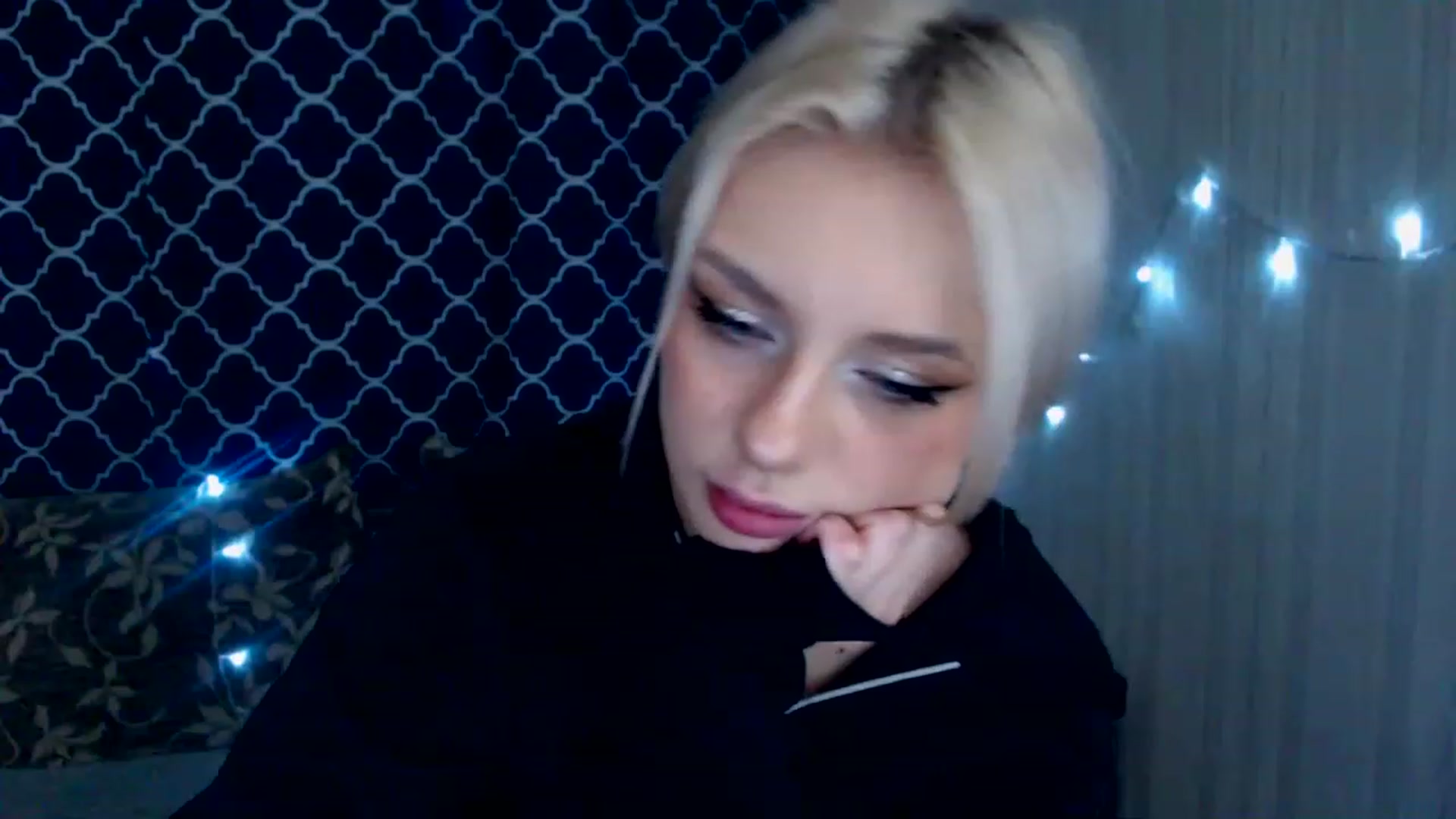Gallery image thumbnail from Ririma_xo's myfreecams stream on, 04/22/2023, 09:16 image 7 of 20