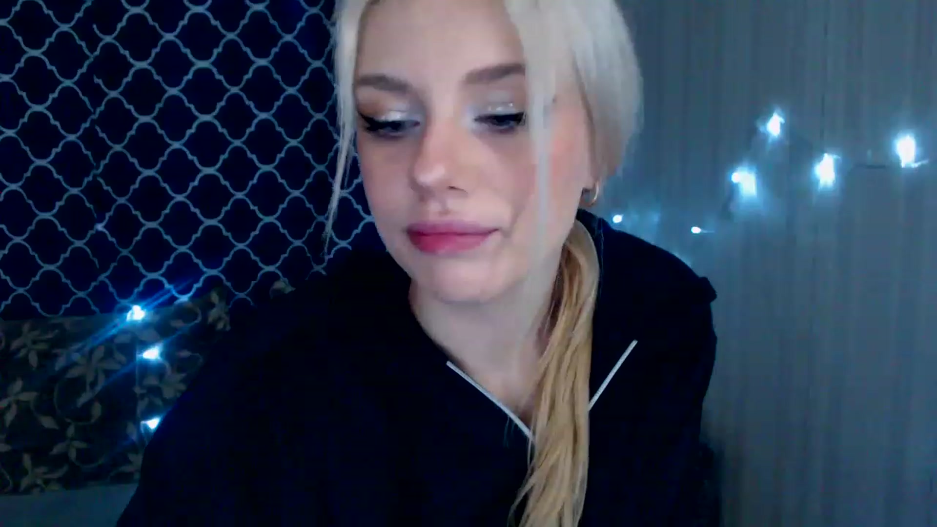 Gallery image thumbnail from Ririma_xo's myfreecams stream on, 04/22/2023, 09:16 image 6 of 20
