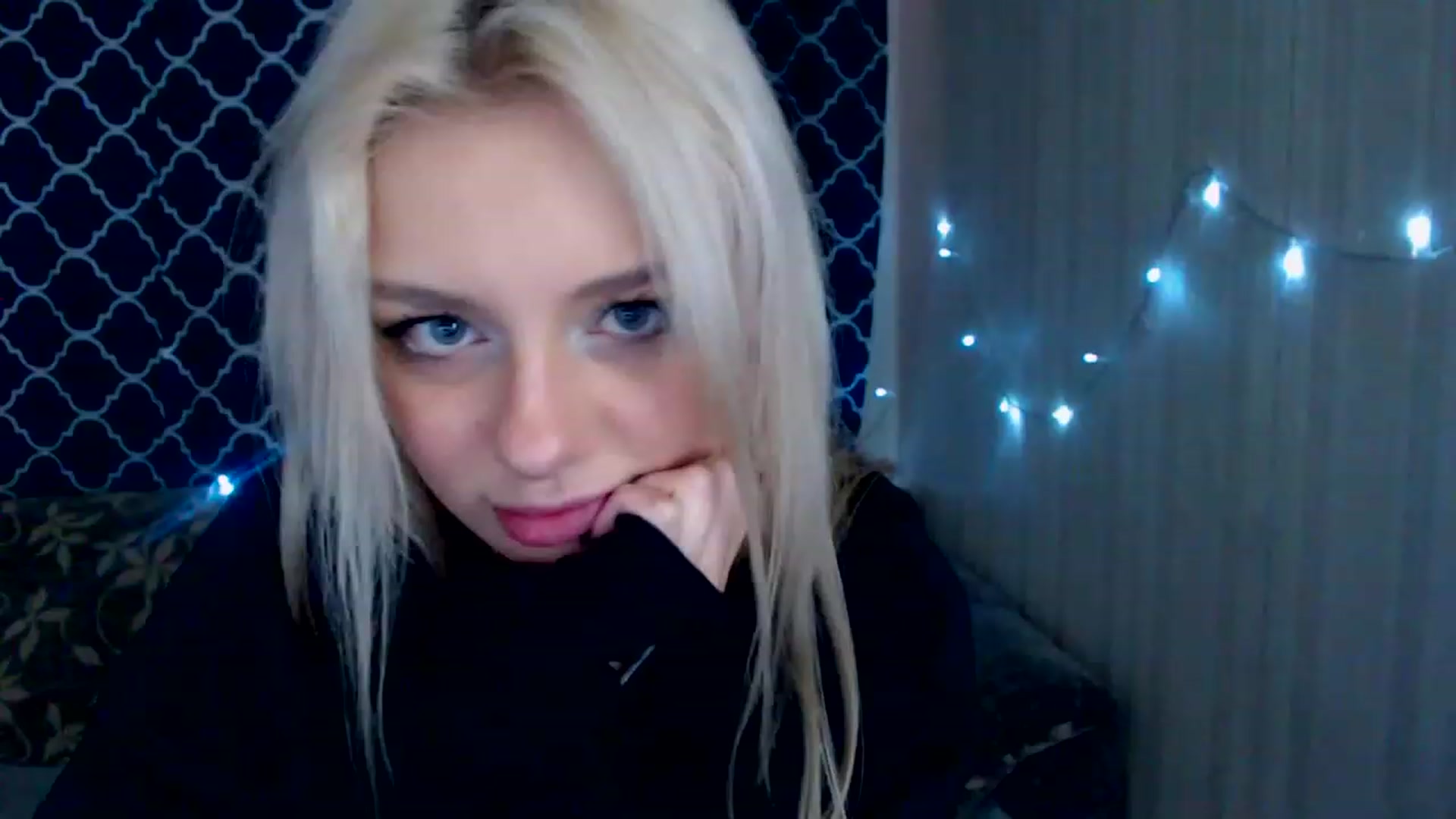 Gallery image thumbnail from Ririma_xo's myfreecams stream on, 04/22/2023, 10:15 image 20 of 20