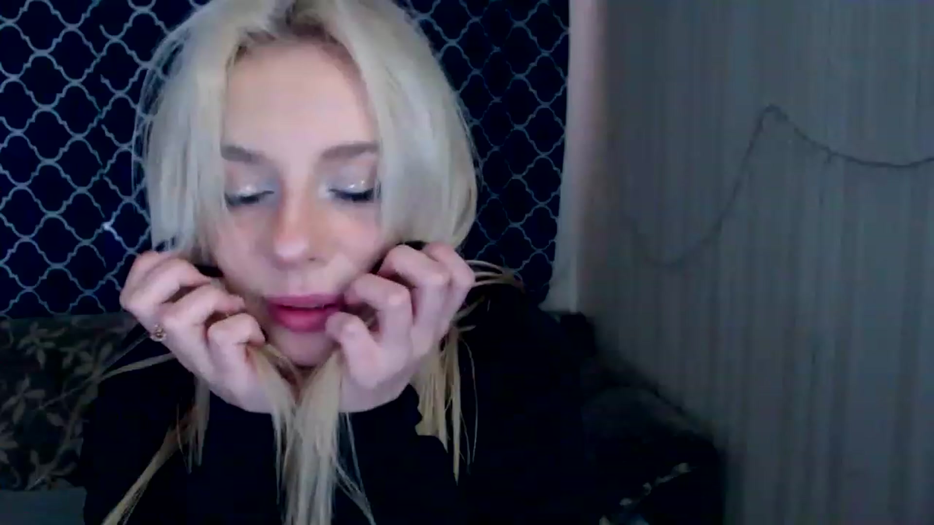 Gallery image thumbnail from Ririma_xo's myfreecams stream on, 04/22/2023, 10:15 image 13 of 20