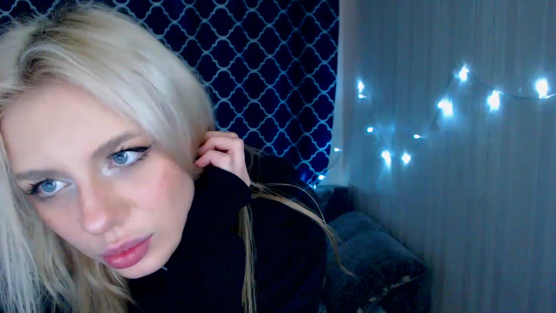Gallery image thumbnail from Ririma_xo's myfreecams stream on, 04/22/2023, 10:15 image 16 of 20