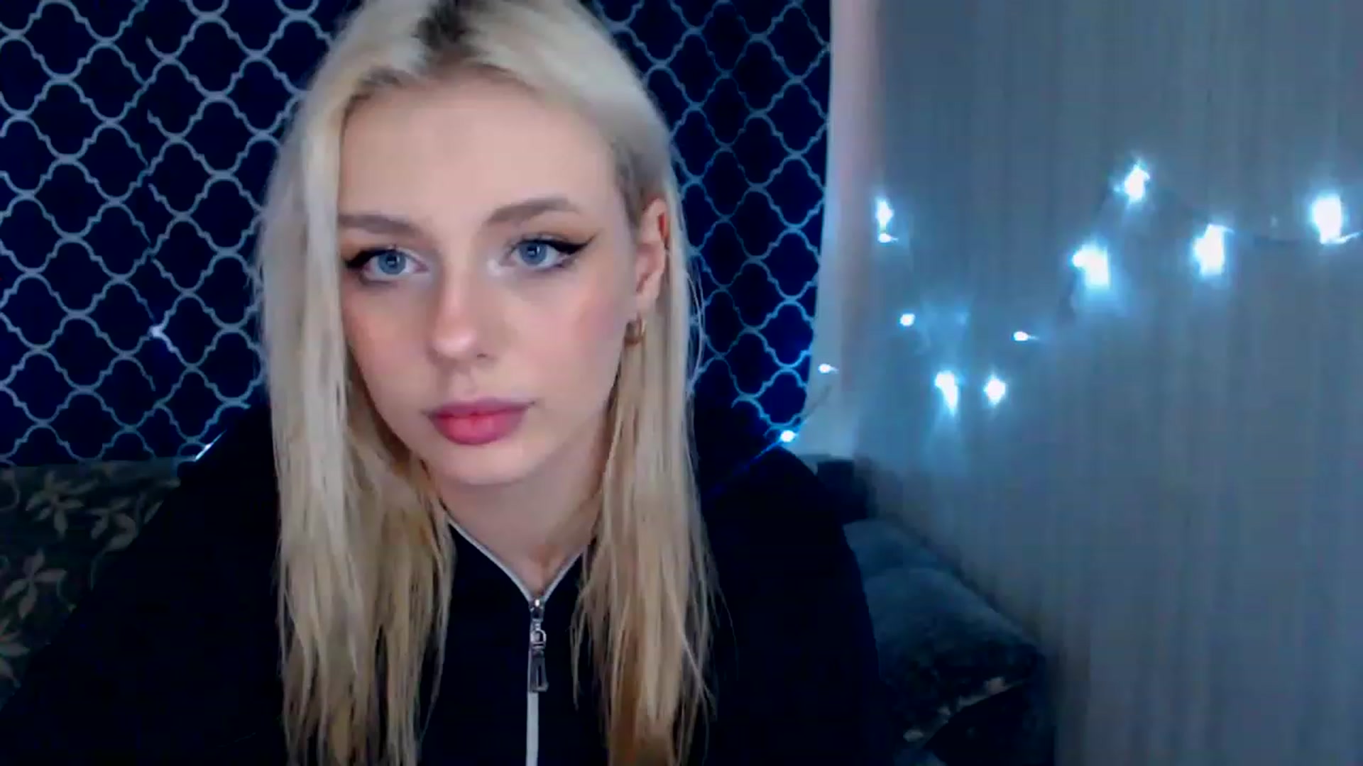 Gallery image thumbnail from Ririma_xo's myfreecams stream on, 04/22/2023, 10:15 image 12 of 20