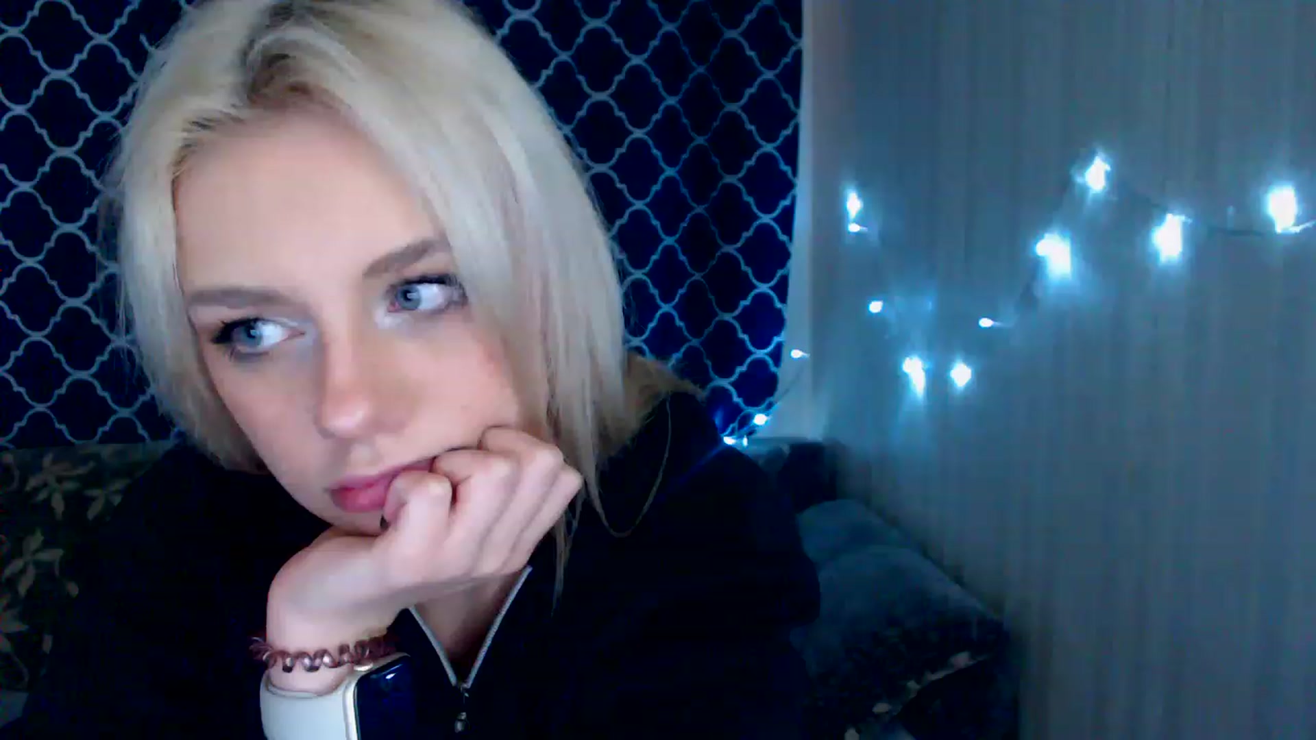 Gallery image thumbnail from Ririma_xo's myfreecams stream on, 04/22/2023, 10:15 image 17 of 20