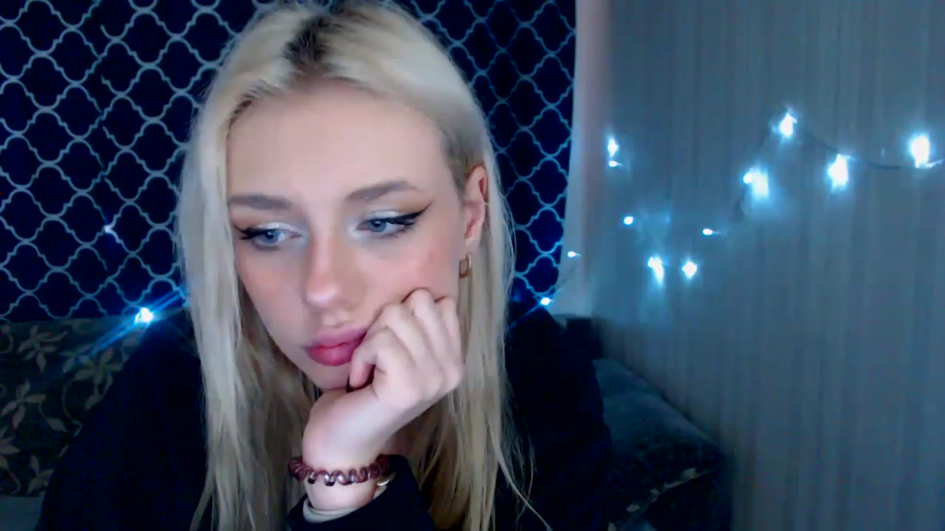 Gallery image thumbnail from Ririma_xo's myfreecams stream on, 04/22/2023, 10:15 image 5 of 20
