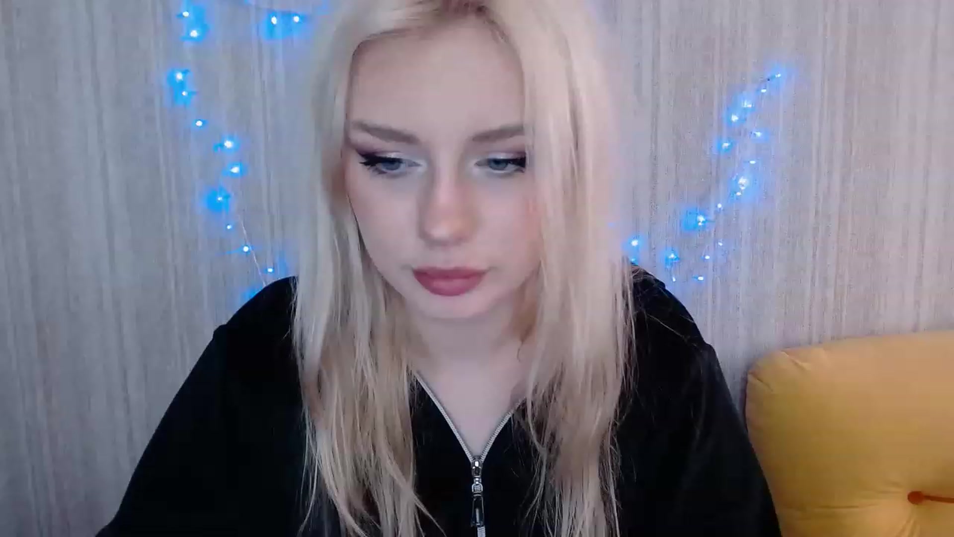 Gallery image thumbnail from Ririma_xo's myfreecams stream on, 04/25/2023, 08:08 image 6 of 20