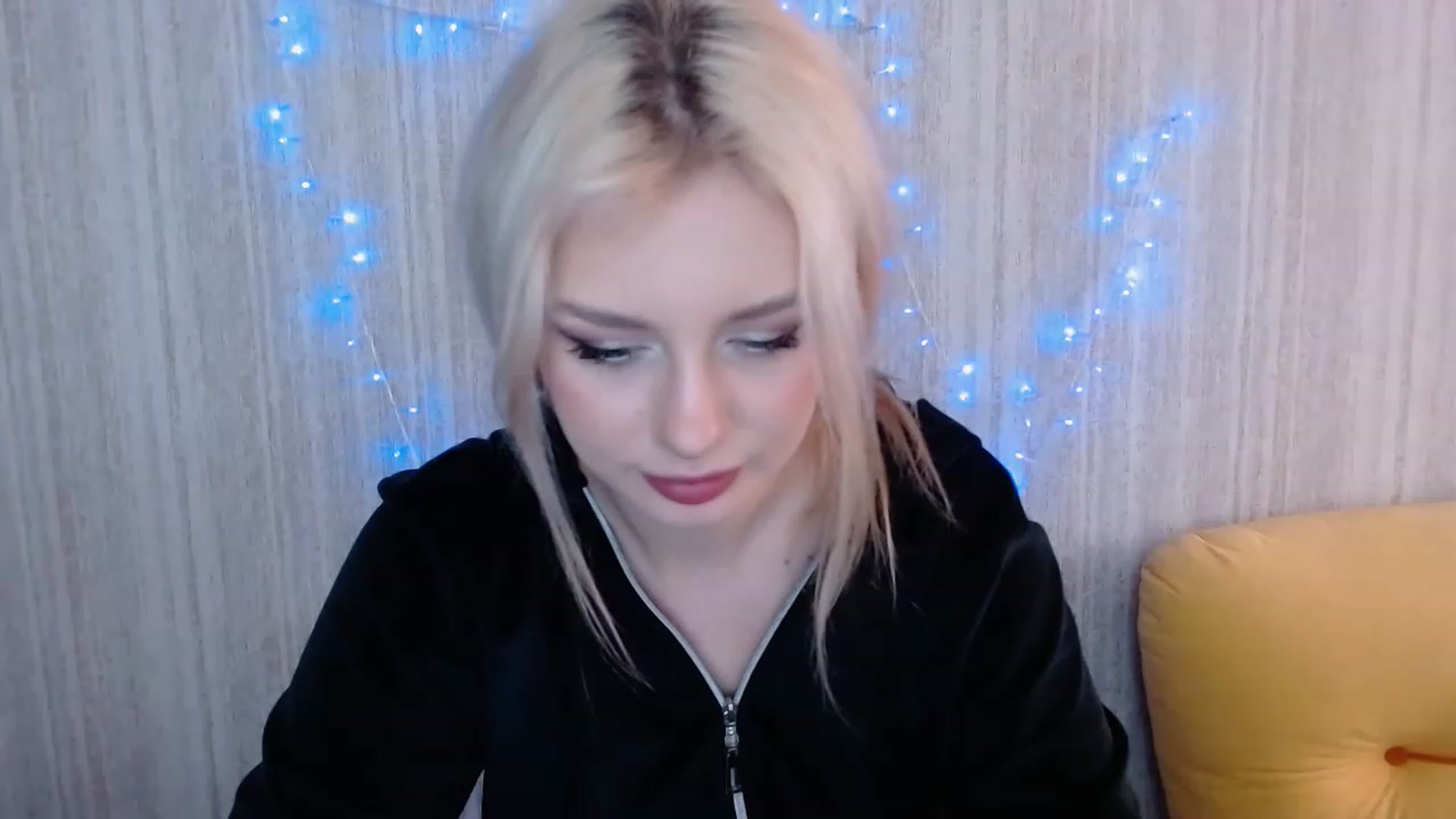 Gallery image thumbnail from Ririma_xo's myfreecams stream on, 04/25/2023, 08:08 image 12 of 20