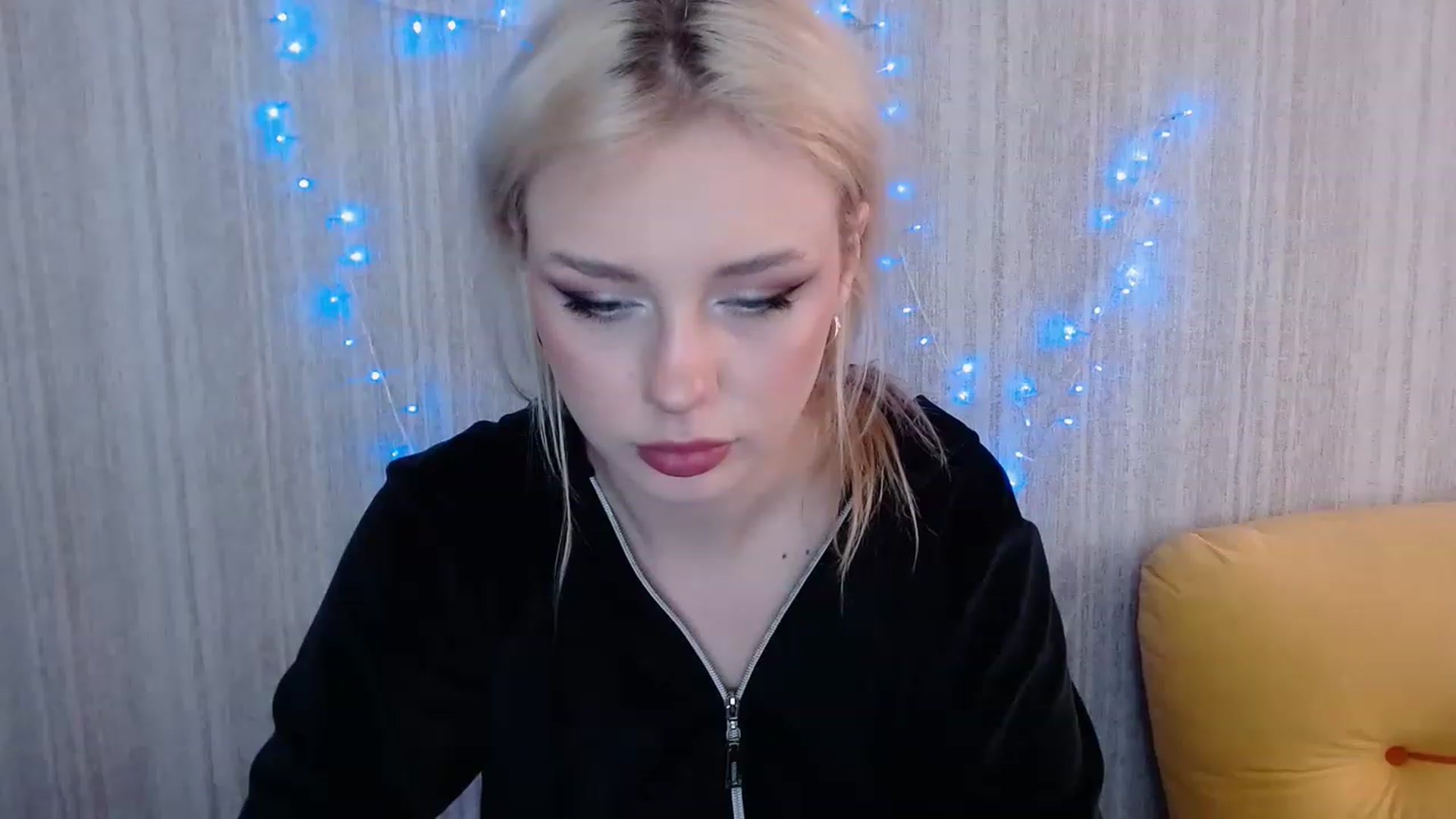 Gallery image thumbnail from Ririma_xo's myfreecams stream on, 04/25/2023, 08:08 image 17 of 20