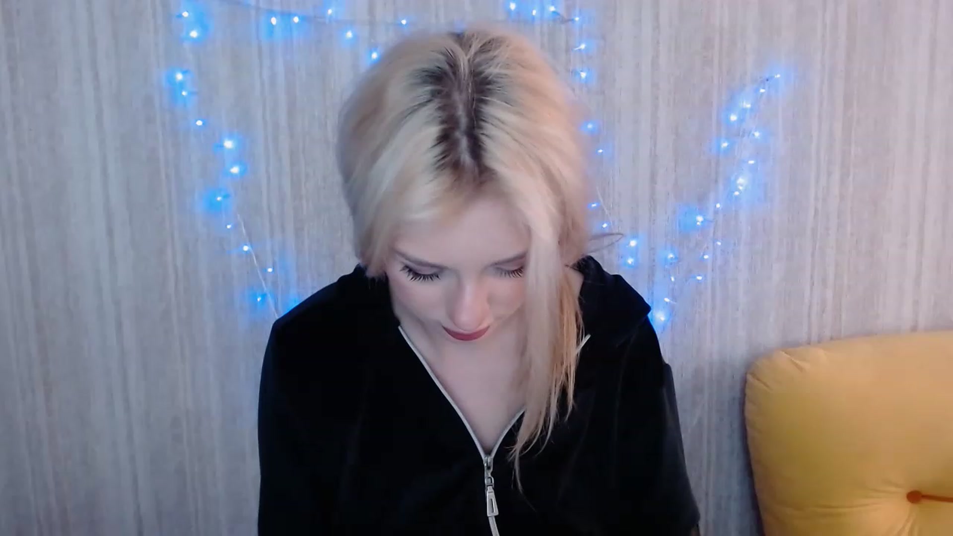 Gallery image thumbnail from Ririma_xo's myfreecams stream on, 04/25/2023, 08:08 image 9 of 20
