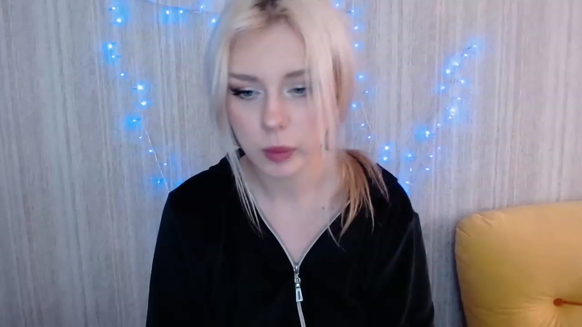 Gallery image thumbnail from Ririma_xo's myfreecams stream on, 04/25/2023, 08:08 image 13 of 20