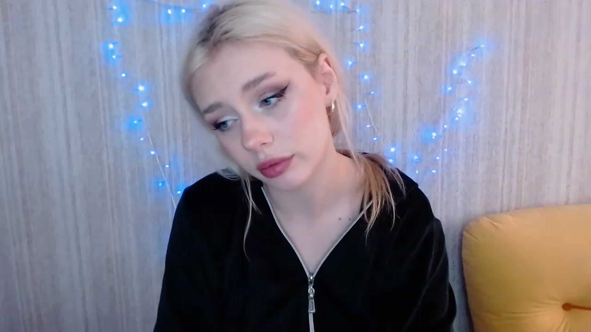 Gallery image thumbnail from Ririma_xo's myfreecams stream on, 04/25/2023, 08:08 image 18 of 20