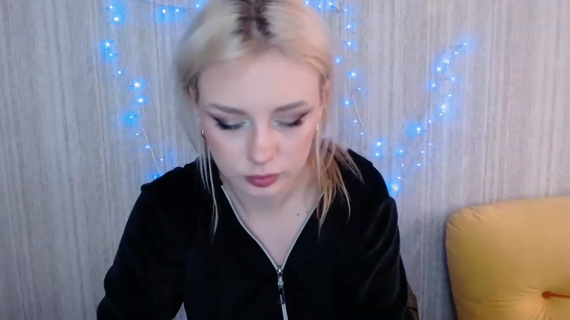 Gallery image thumbnail from Ririma_xo's myfreecams stream on, 04/25/2023, 08:08 image 14 of 20