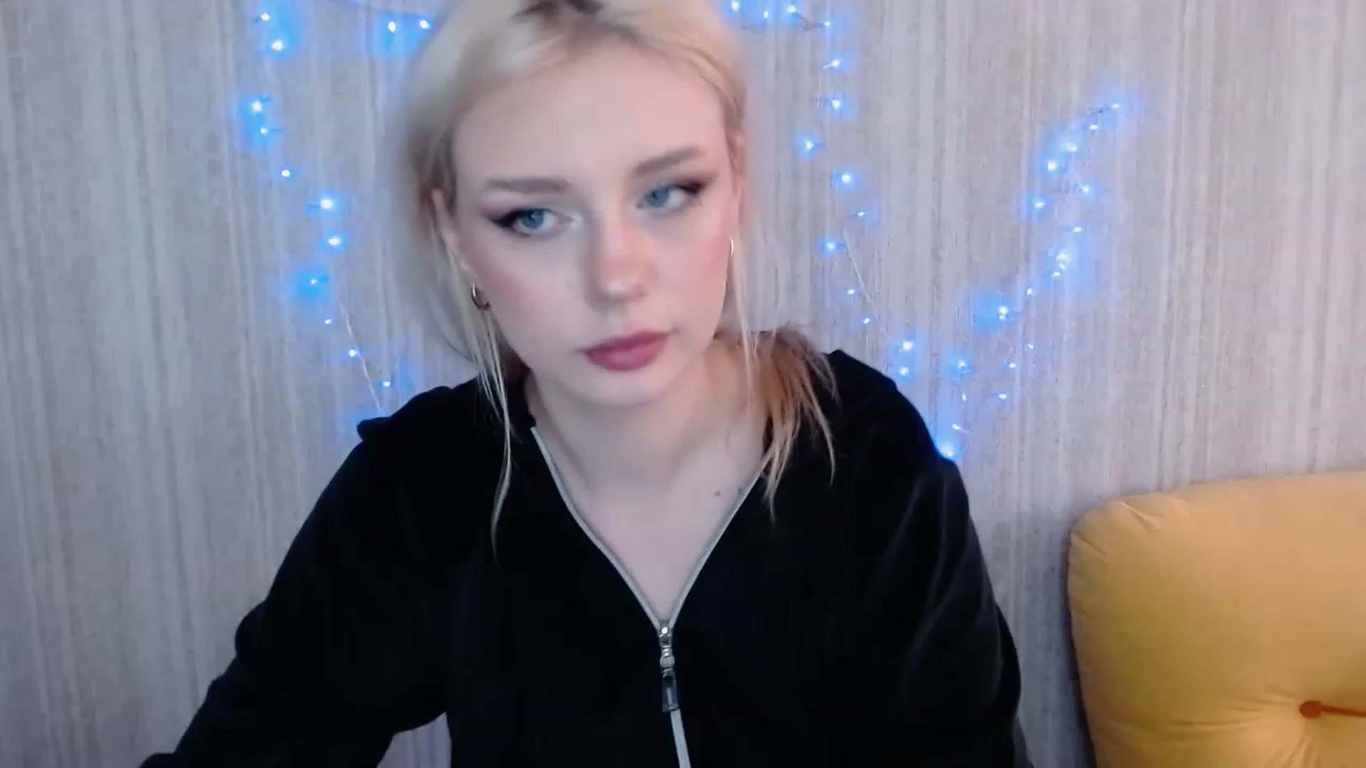 Gallery image thumbnail from Ririma_xo's myfreecams stream on, 04/25/2023, 08:08 image 19 of 20