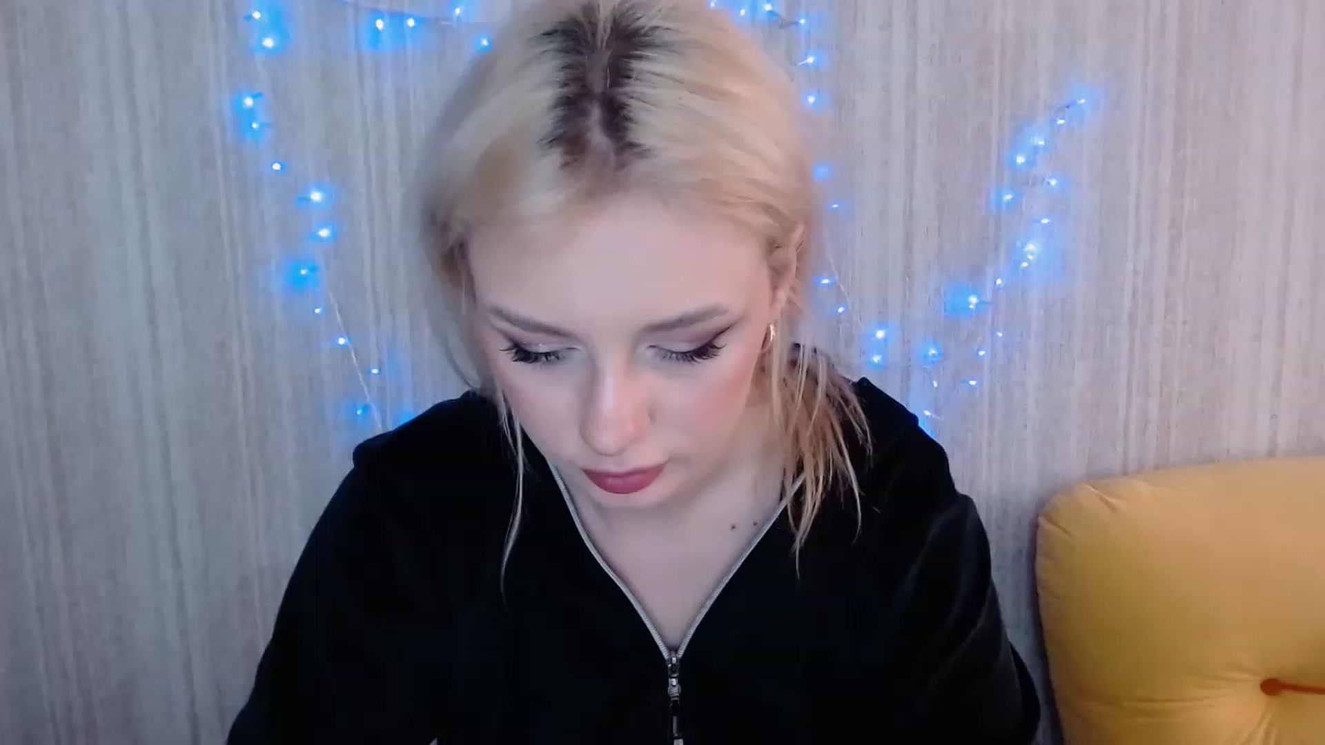 Gallery image thumbnail from Ririma_xo's myfreecams stream on, 04/25/2023, 08:08 image 20 of 20