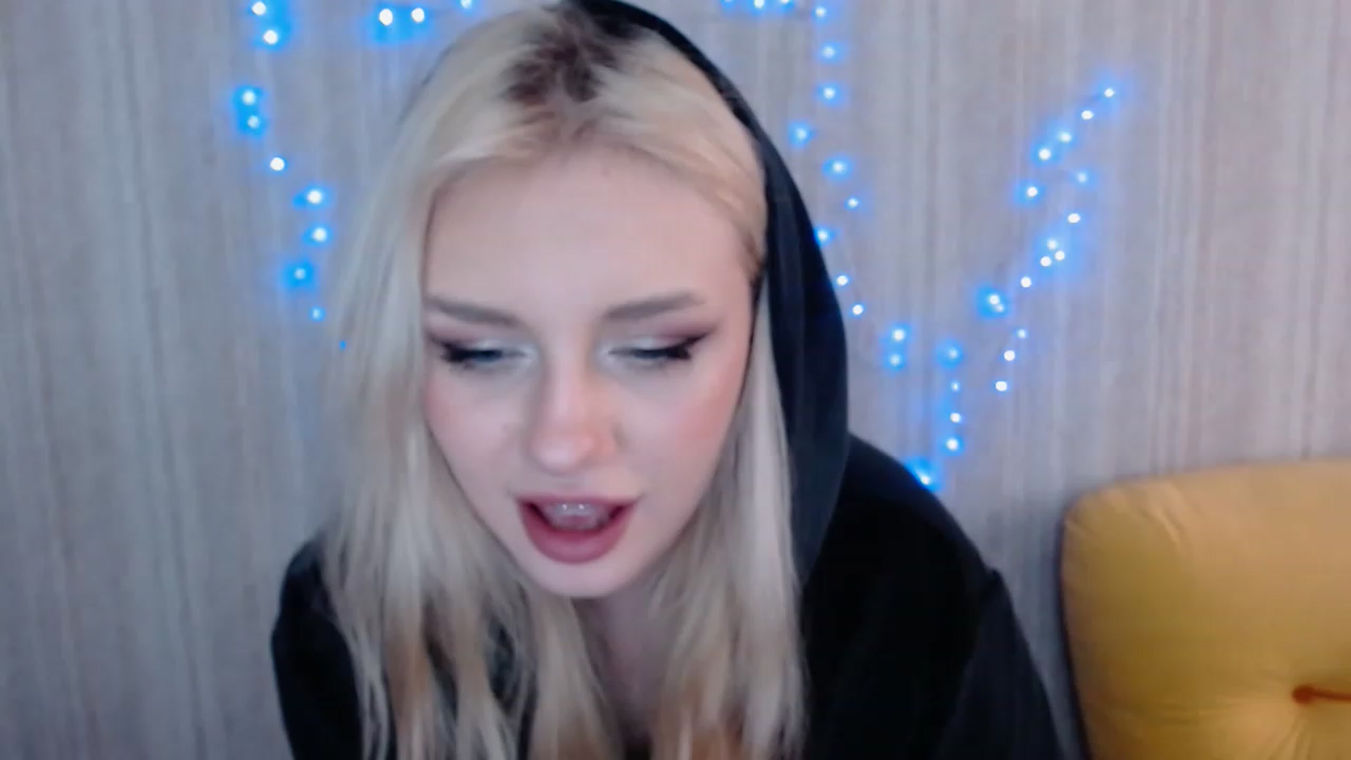 Gallery image thumbnail from Ririma_xo's myfreecams stream on, 04/25/2023, 10:53 image 19 of 20