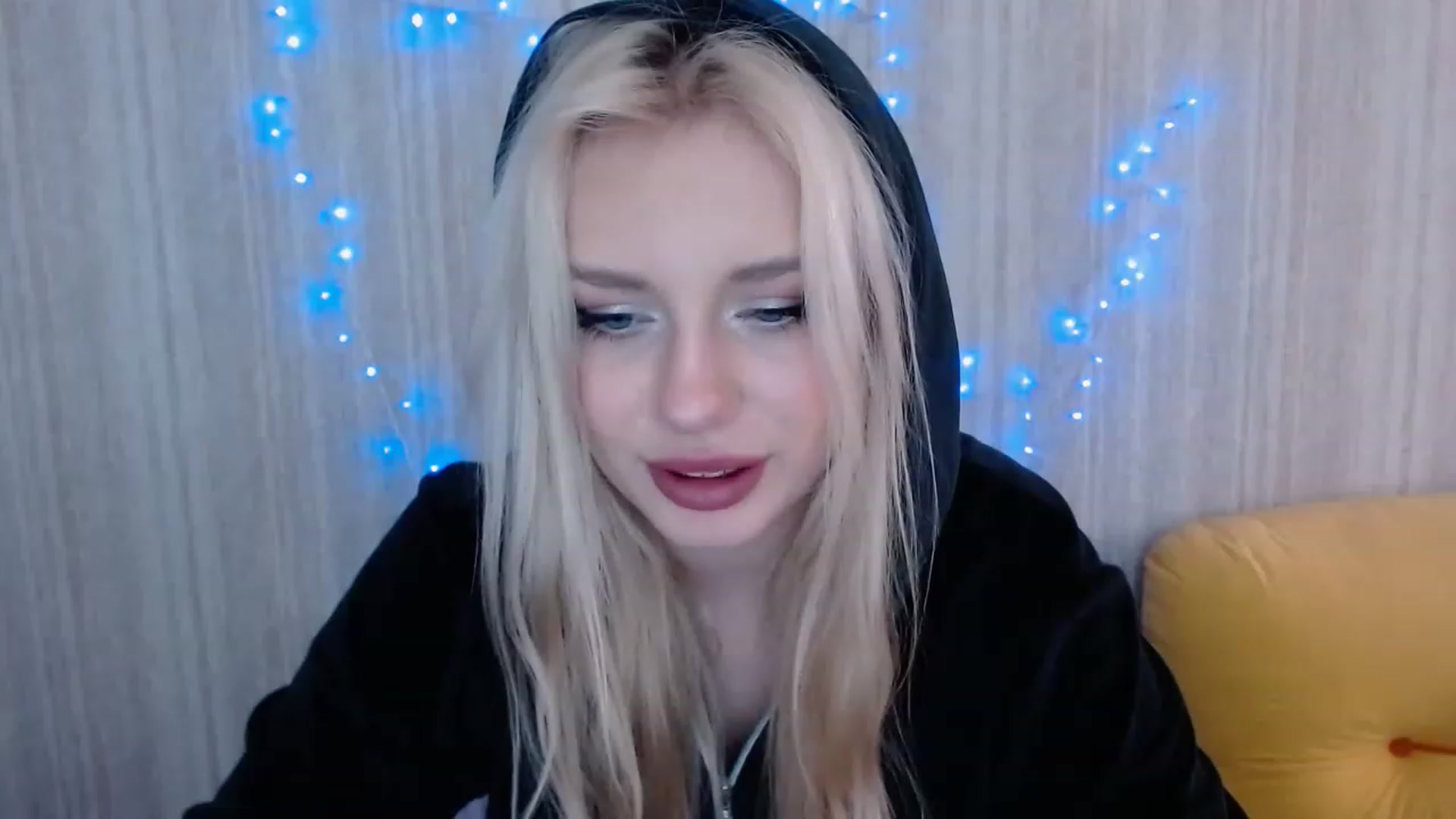 Gallery image thumbnail from Ririma_xo's myfreecams stream on, 04/25/2023, 10:53 image 6 of 20