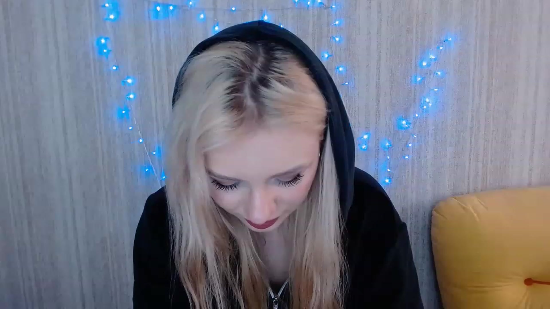 Gallery image thumbnail from Ririma_xo's myfreecams stream on, 04/25/2023, 10:53 image 12 of 20